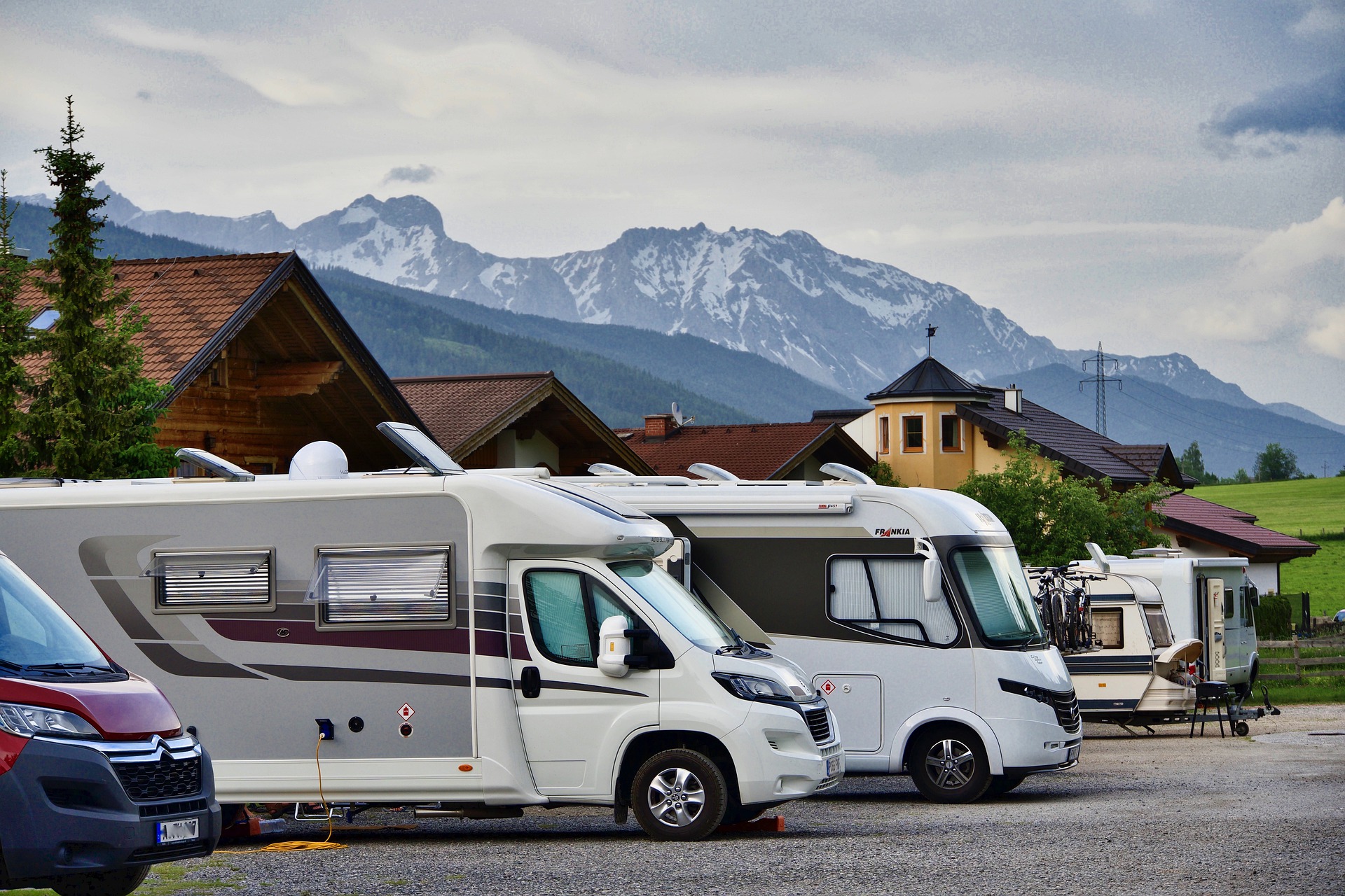 Titelbild Magazinbeitrag: Du liebst Dein Wohnmobil? Wohnmobildach schützen