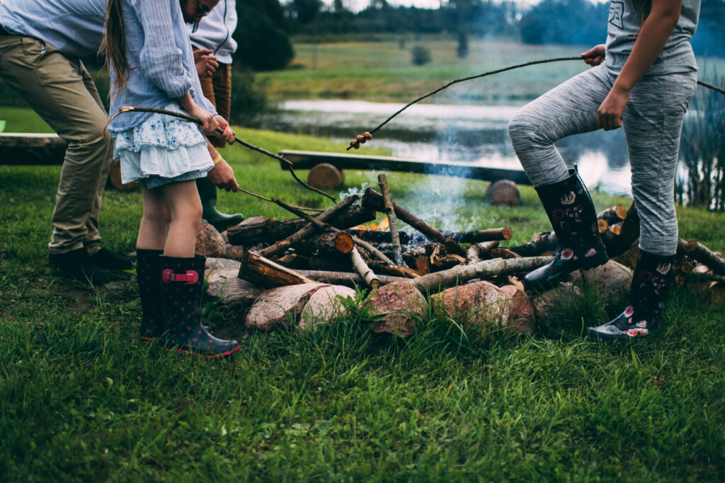 Titelbild Magazinbeitrag: Familienabenteuer Campingurlaub