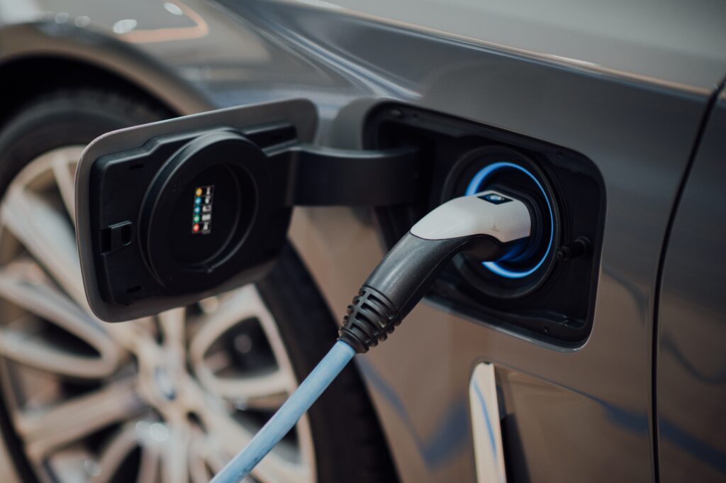 Titelbild Magazinbeitrag: E-Wohnmobile: nachhaltig und innovativ Reisen