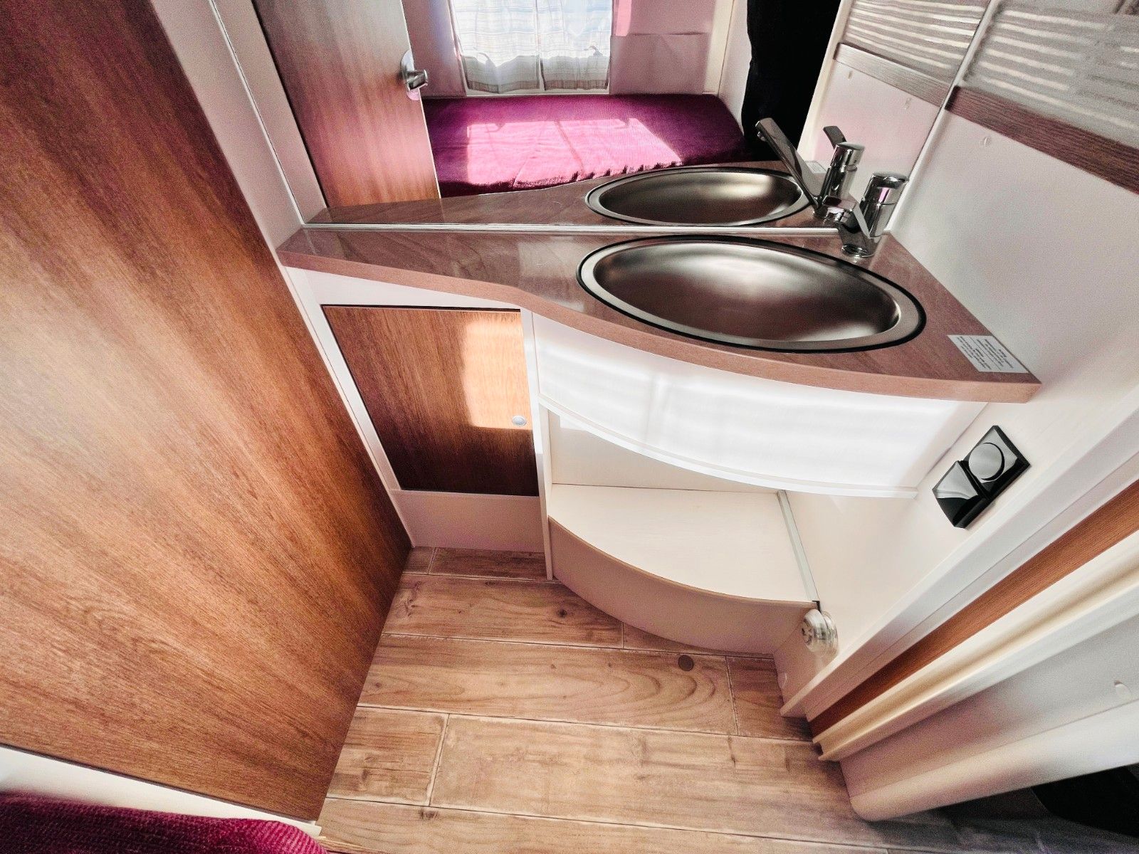 Fahrzeugabbildung Dethleffs C-TREND 475 FR FRANZ.BETT RUNDSITZGRUPPE  1.HAND