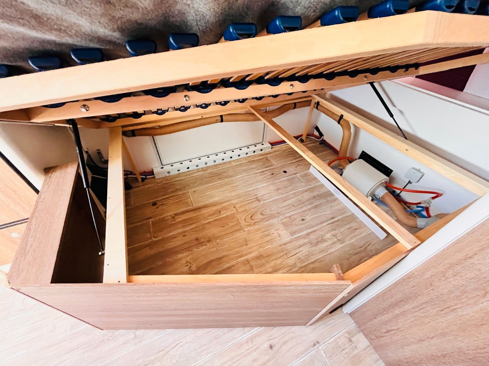 Fahrzeugabbildung Dethleffs C-TREND 475 FR FRANZ.BETT RUNDSITZGRUPPE  1.HAND