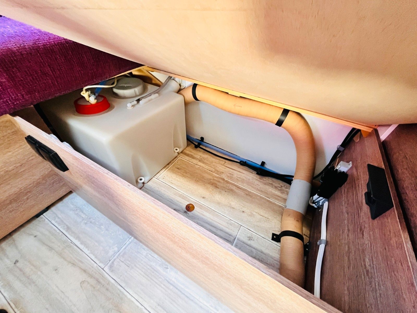 Fahrzeugabbildung Dethleffs C-TREND 475 FR FRANZ.BETT RUNDSITZGRUPPE  1.HAND