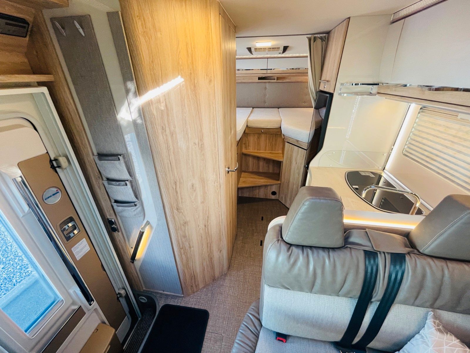 Fahrzeugabbildung Eura Mobil INTEGRA LINE 695 EB EINZELBETTEN KLIMA LUFTFEDER