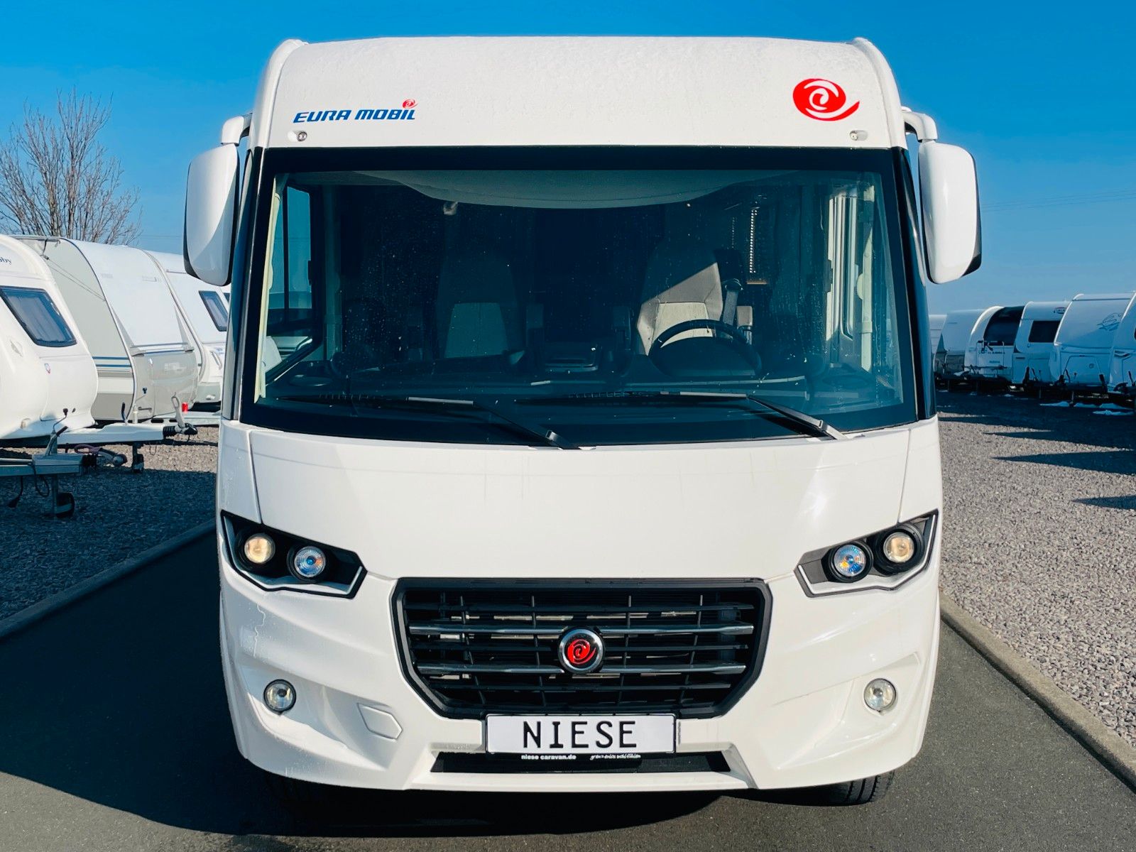Fahrzeugabbildung Eura Mobil INTEGRA LINE 695 EB EINZELBETTEN KLIMA LUFTFEDER