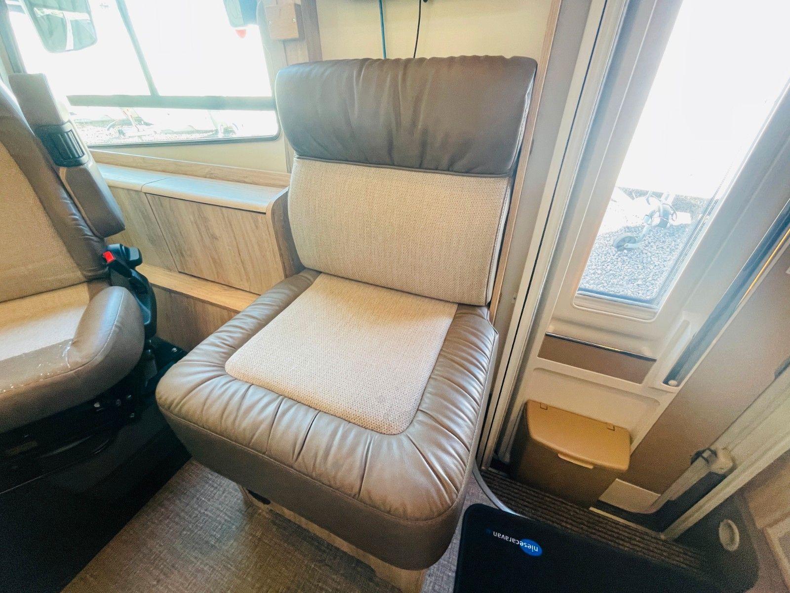 Fahrzeugabbildung Eura Mobil INTEGRA LINE 695 EB EINZELBETTEN KLIMA LUFTFEDER