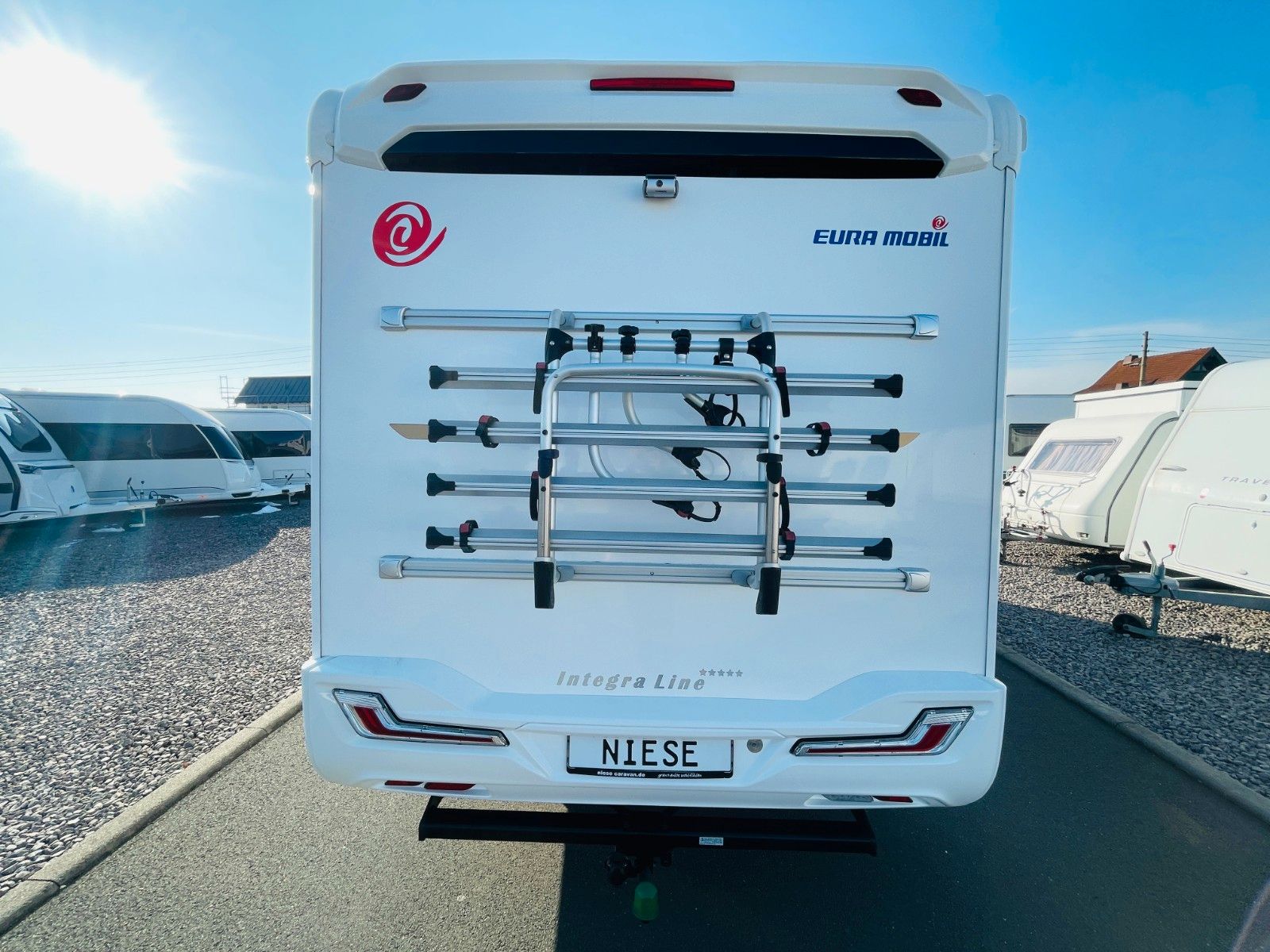 Fahrzeugabbildung Eura Mobil INTEGRA LINE 695 EB EINZELBETTEN KLIMA LUFTFEDER