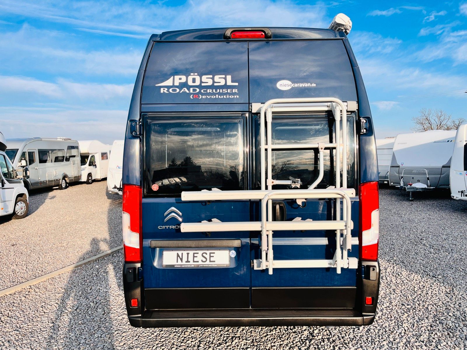 Fahrzeugabbildung Pössl ROADCRUSIER REVOLUTION LÄNGSHUBBETT SOLAR