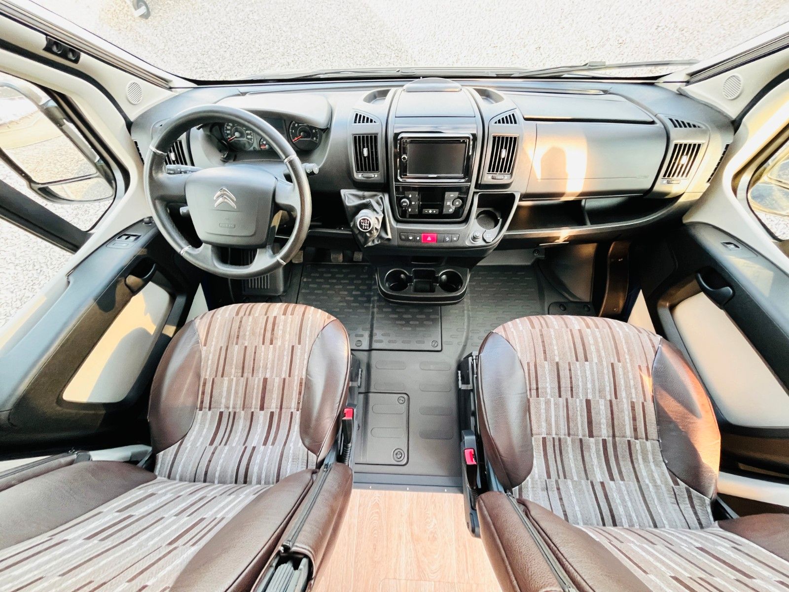 Fahrzeugabbildung Pössl ROADCRUSIER REVOLUTION LÄNGSHUBBETT SOLAR