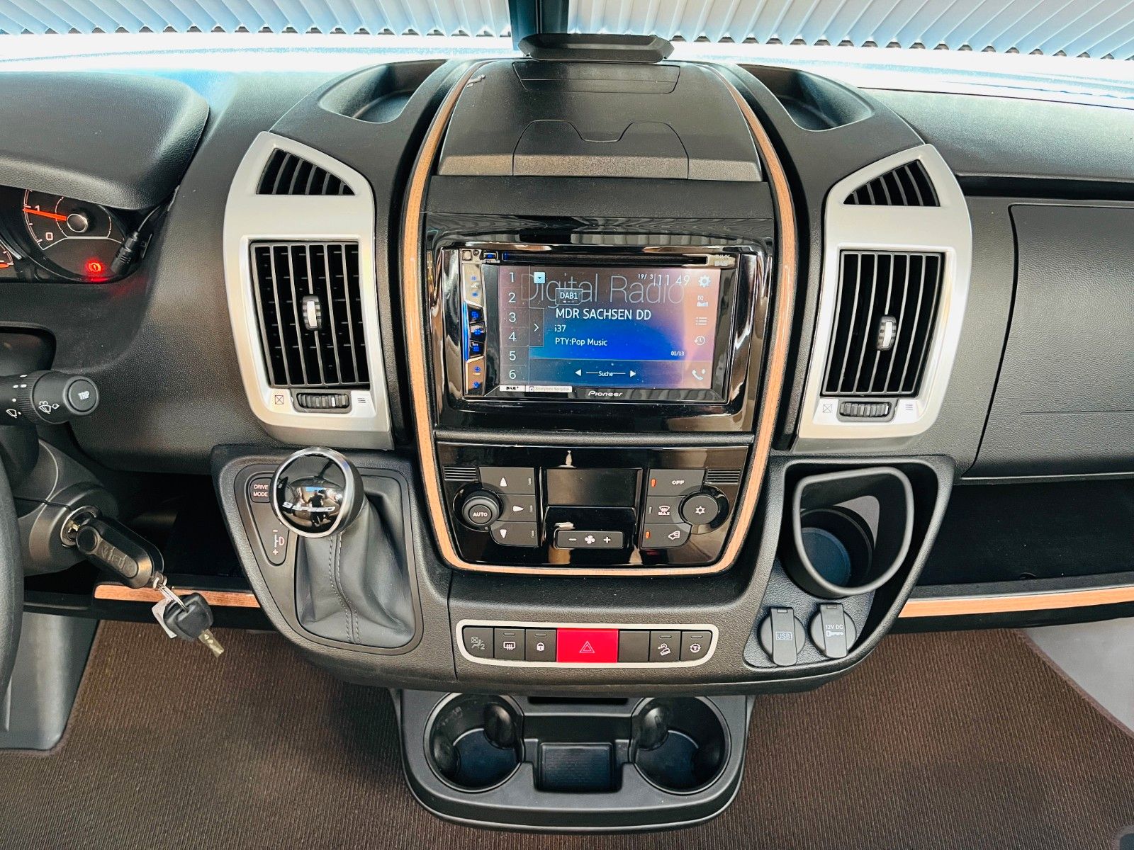 Fahrzeugabbildung Carthago C-TOURER T 143 LE 9G-AUTOMATIK SAT TV 1.HAND
