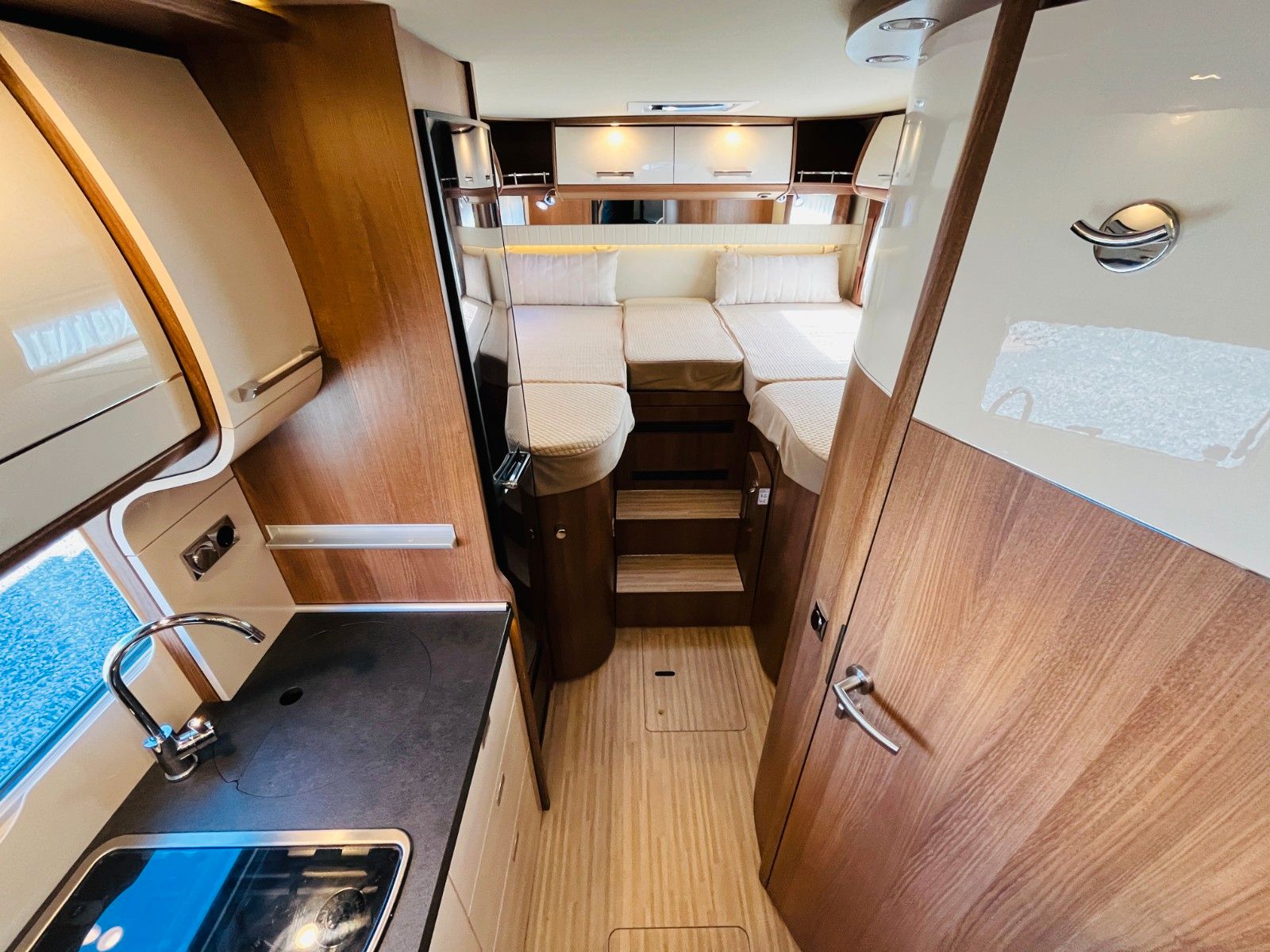 Fahrzeugabbildung Carthago C-TOURER T 143 LE 9G-AUTOMATIK SAT TV 1.HAND