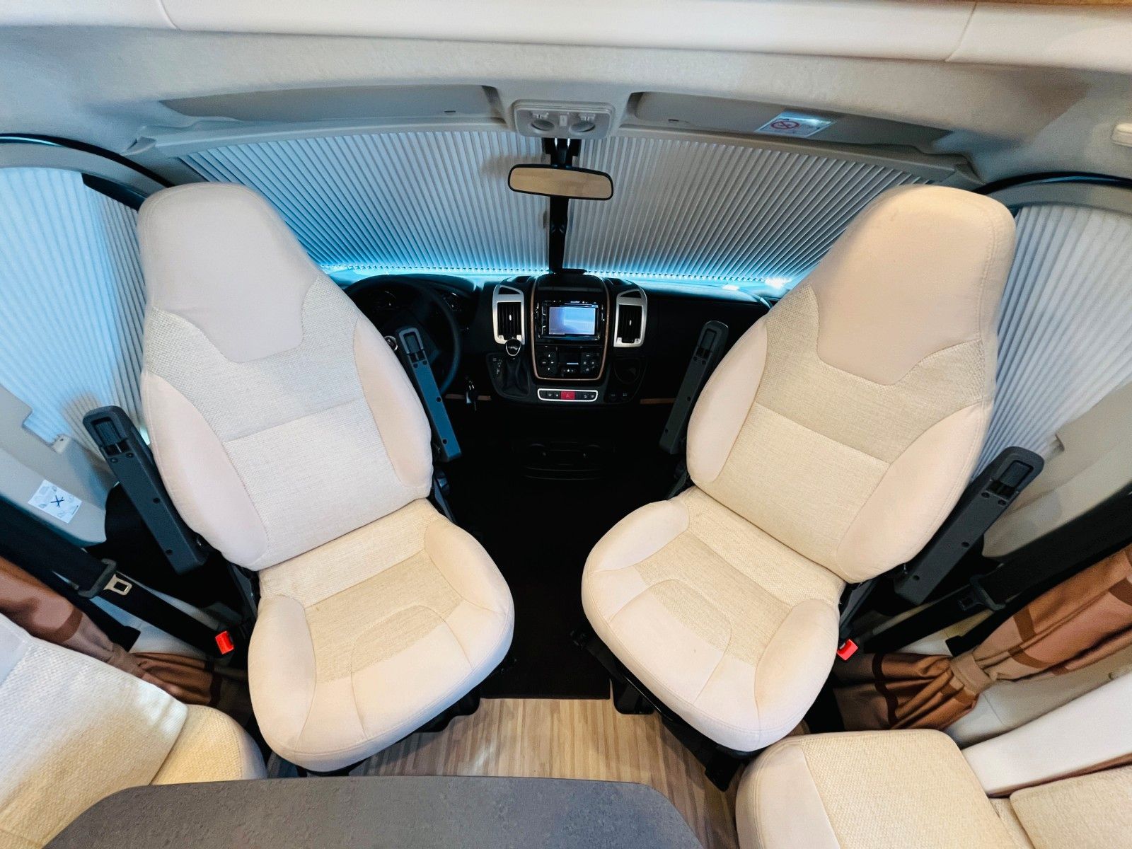 Fahrzeugabbildung Carthago C-TOURER T 143 LE 9G-AUTOMATIK SAT TV 1.HAND