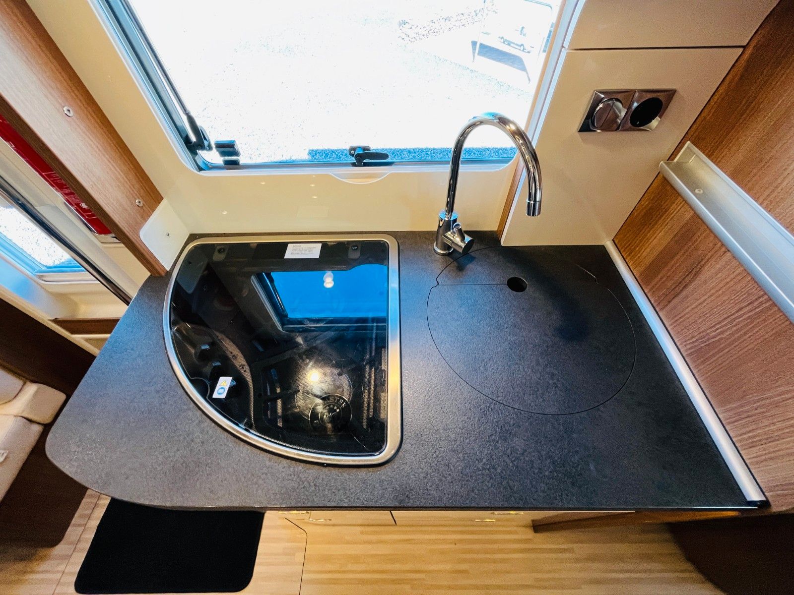 Fahrzeugabbildung Carthago C-TOURER T 143 LE 9G-AUTOMATIK SAT TV 1.HAND