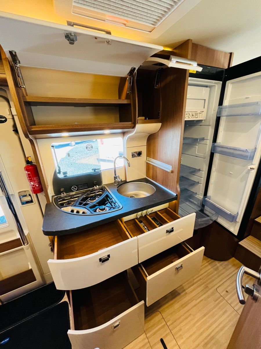 Fahrzeugabbildung Carthago C-TOURER T 143 LE 9G-AUTOMATIK SAT TV 1.HAND