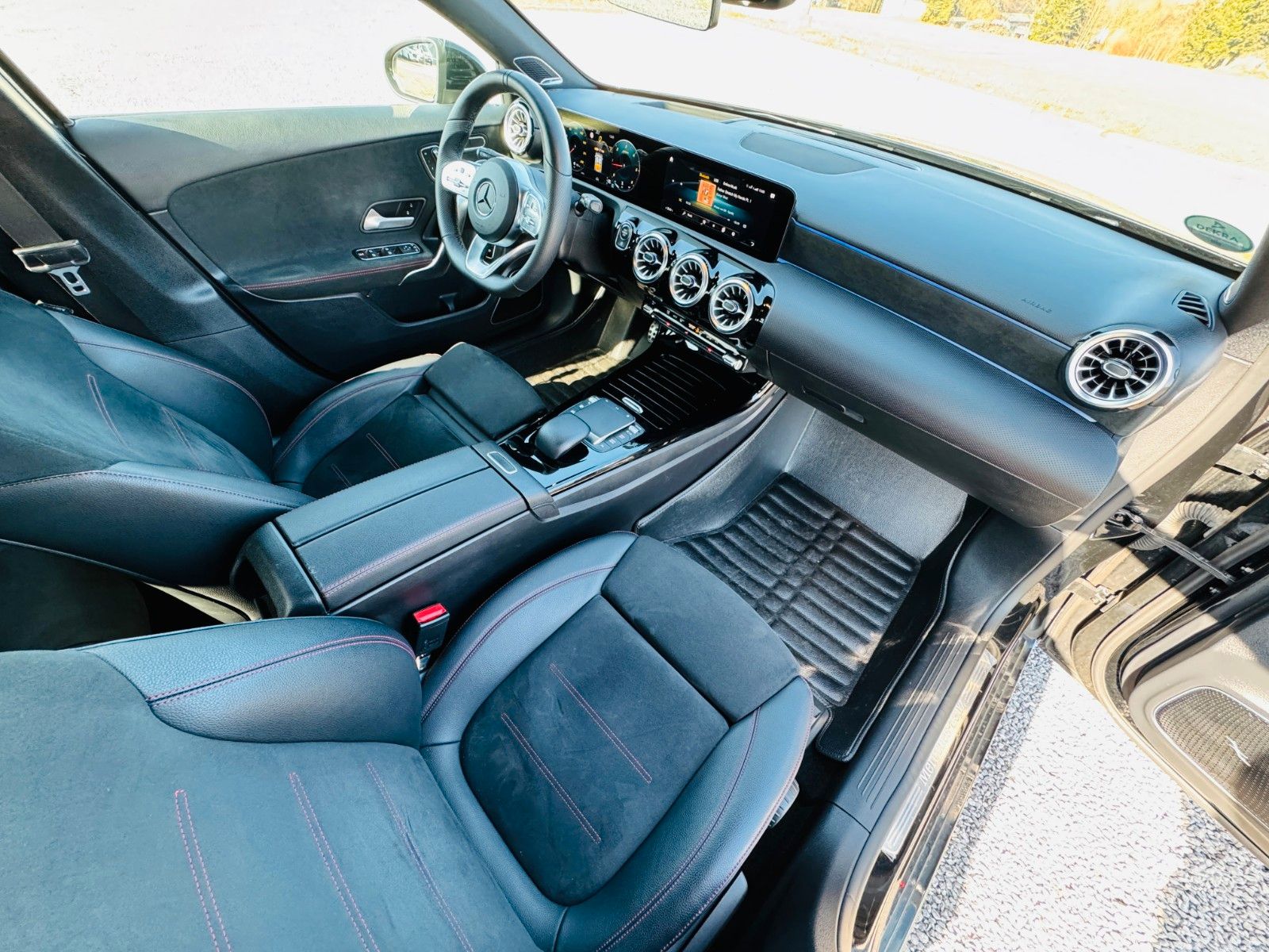 Fahrzeugabbildung Mercedes-Benz A 220 d LIM AMG*NIGHT*MULTIB*BURM*PANO*ACC*360*