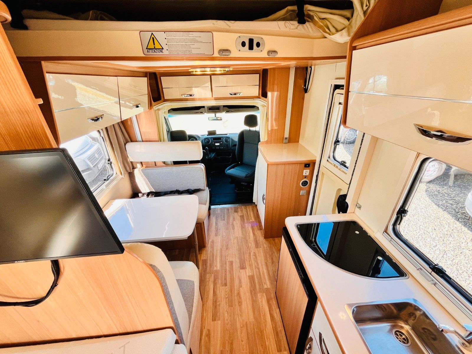 Fahrzeugabbildung Ahorn CAMP T 660 PLUS FRANZ.BETT HUBBETT 6-SITZE