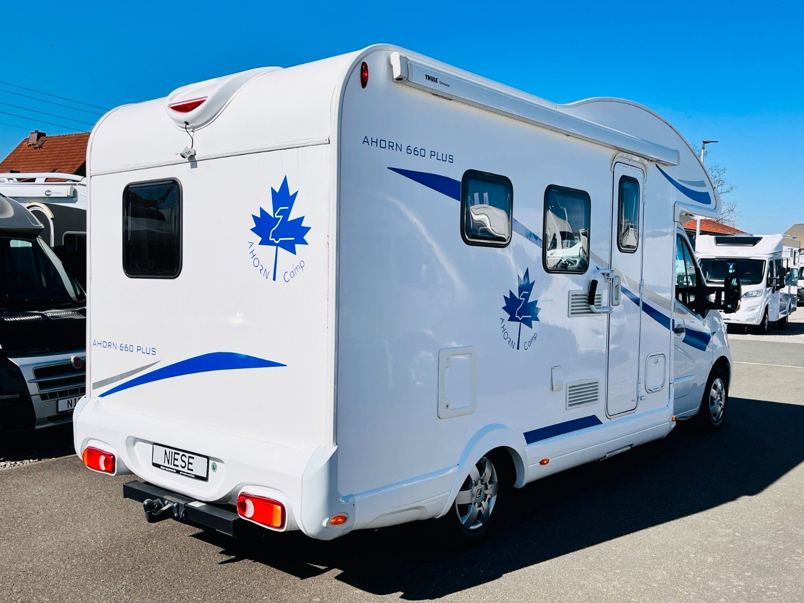 Fahrzeugabbildung Ahorn CAMP T 660 PLUS FRANZ.BETT HUBBETT 6-SITZE