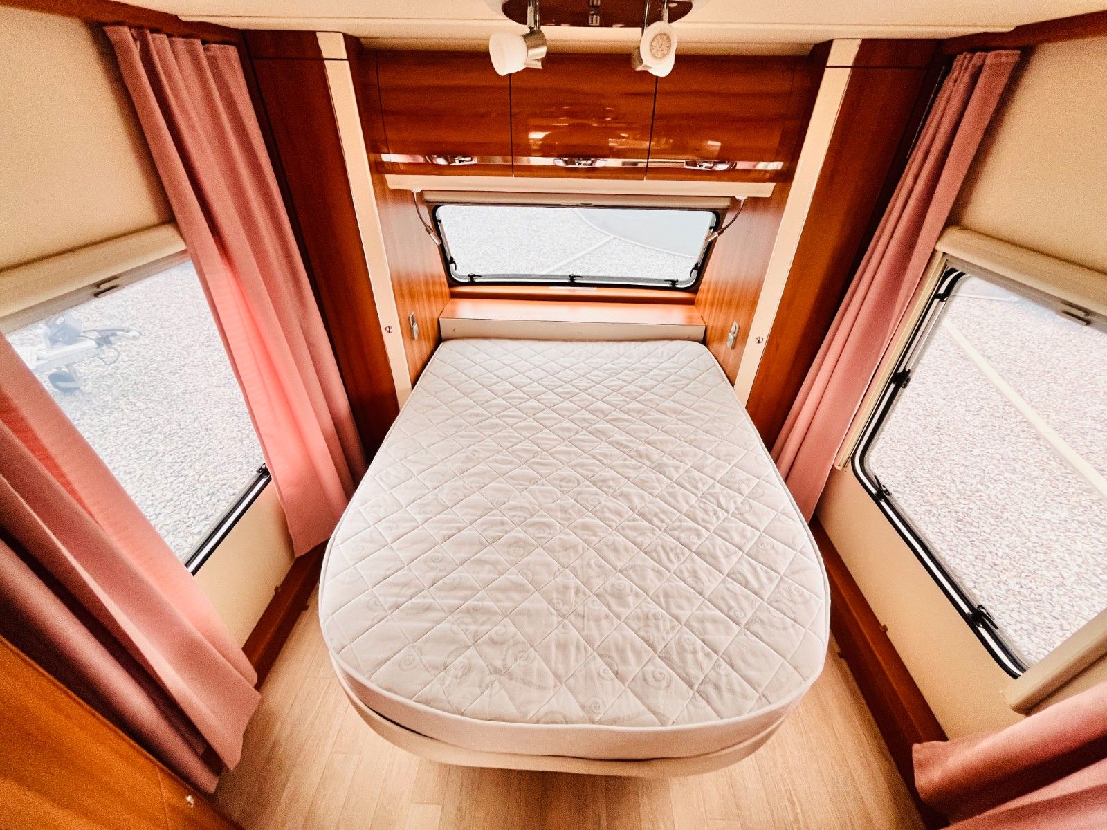 Fahrzeugabbildung Fendt DIAMOND 700 QUEENSBETT KLIMA MARKISE MOVER