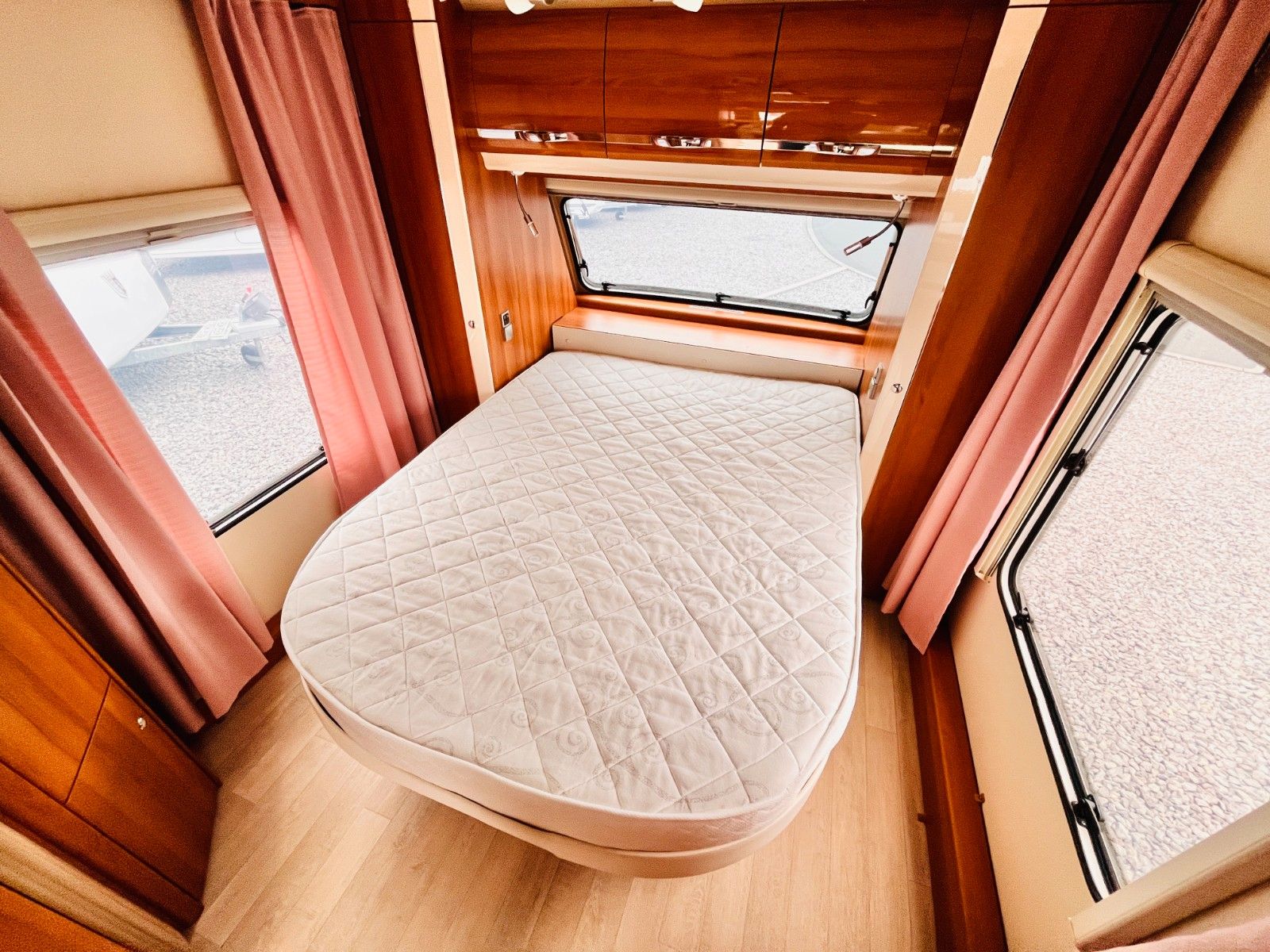 Fahrzeugabbildung Fendt DIAMOND 700 QUEENSBETT KLIMA MARKISE MOVER