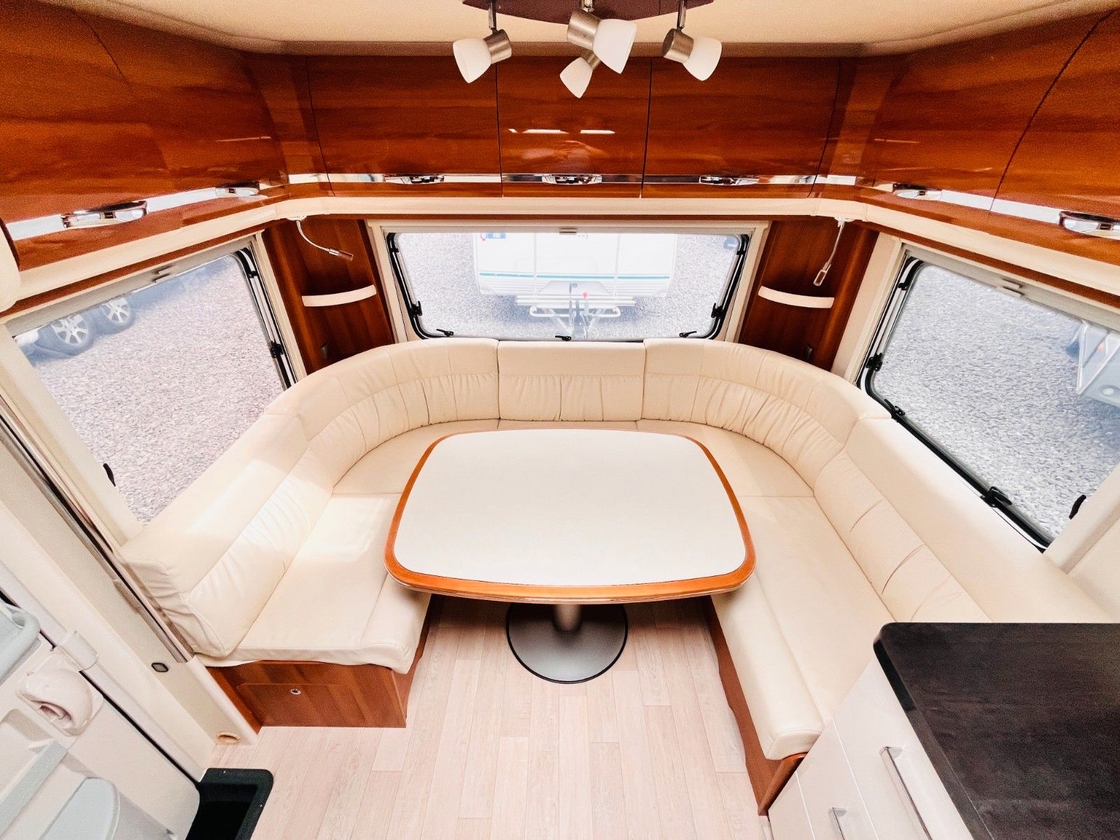 Fahrzeugabbildung Fendt DIAMOND 700 QUEENSBETT KLIMA MARKISE MOVER