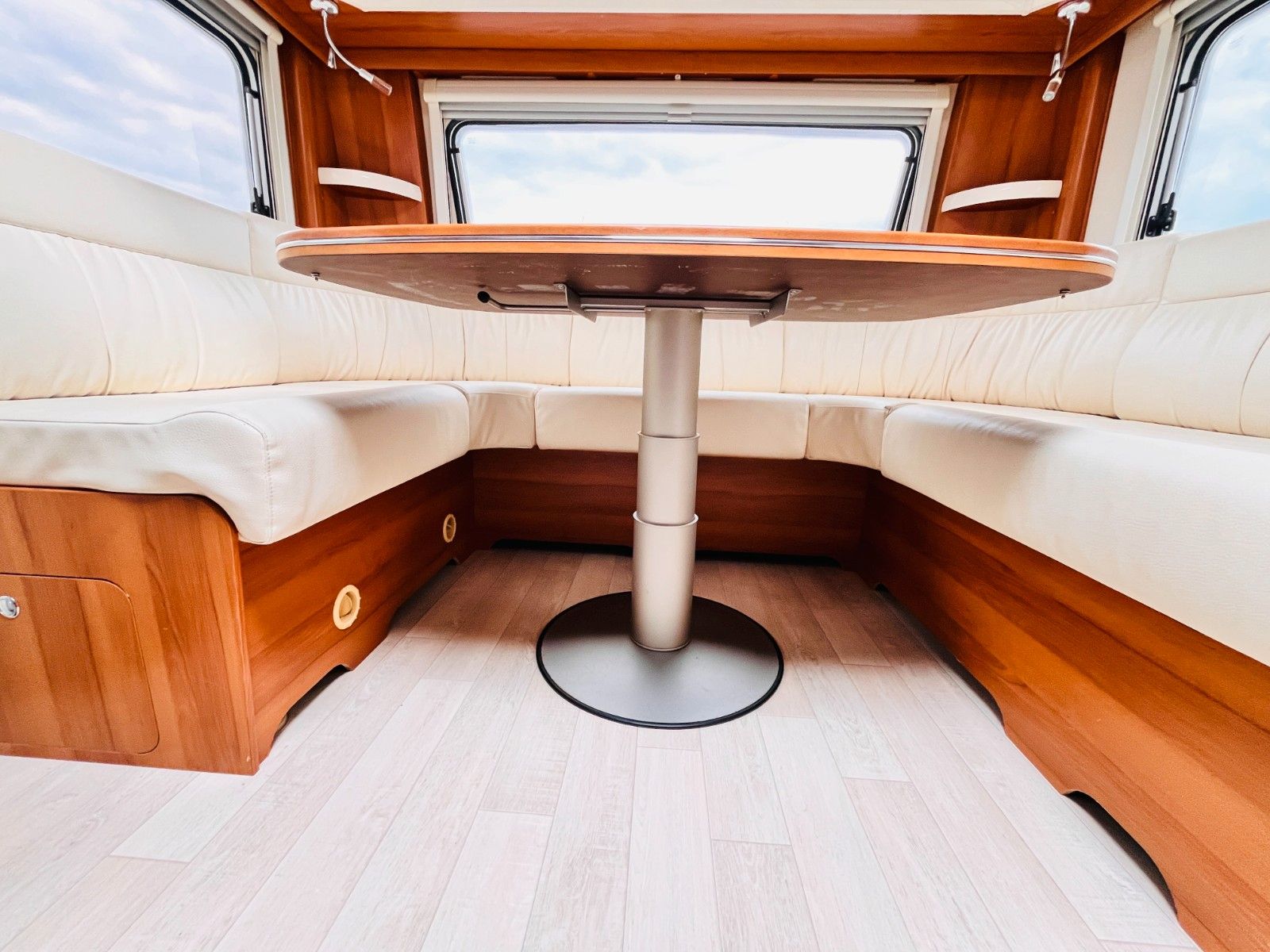 Fahrzeugabbildung Fendt DIAMOND 700 QUEENSBETT KLIMA MARKISE MOVER