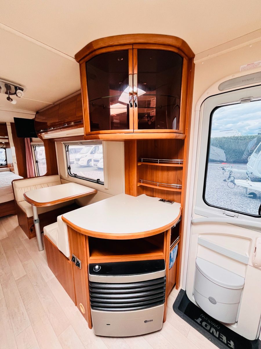 Fahrzeugabbildung Fendt DIAMOND 700 QUEENSBETT KLIMA MARKISE MOVER