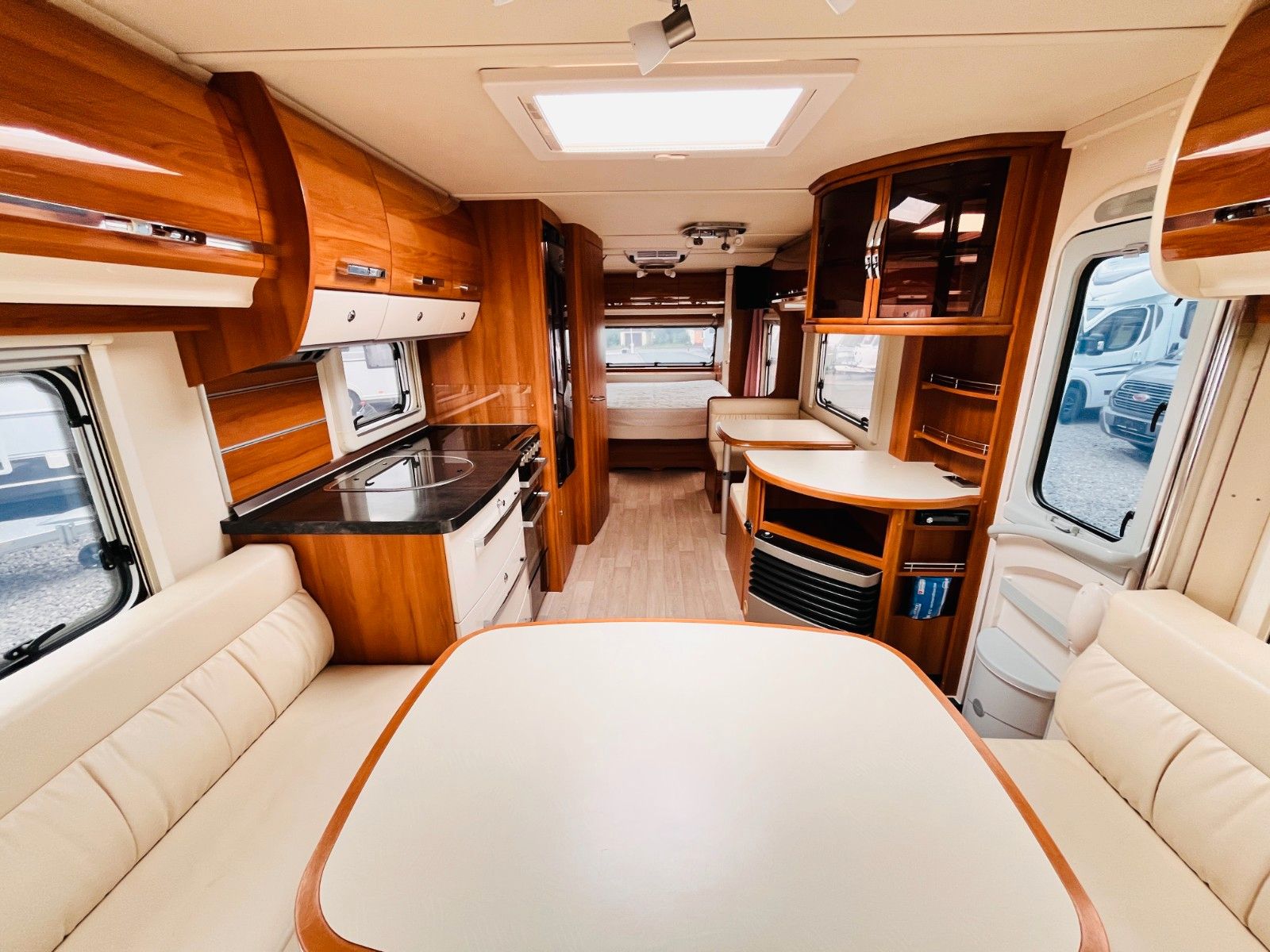 Fahrzeugabbildung Fendt DIAMOND 700 QUEENSBETT KLIMA MARKISE MOVER