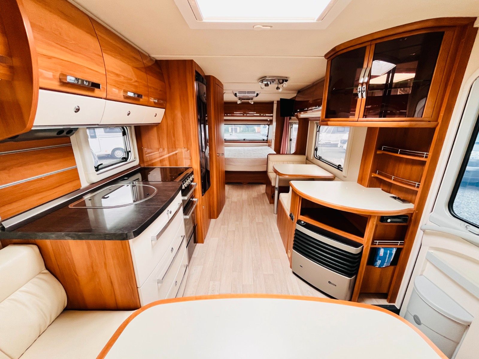 Fahrzeugabbildung Fendt DIAMOND 700 QUEENSBETT KLIMA MARKISE MOVER