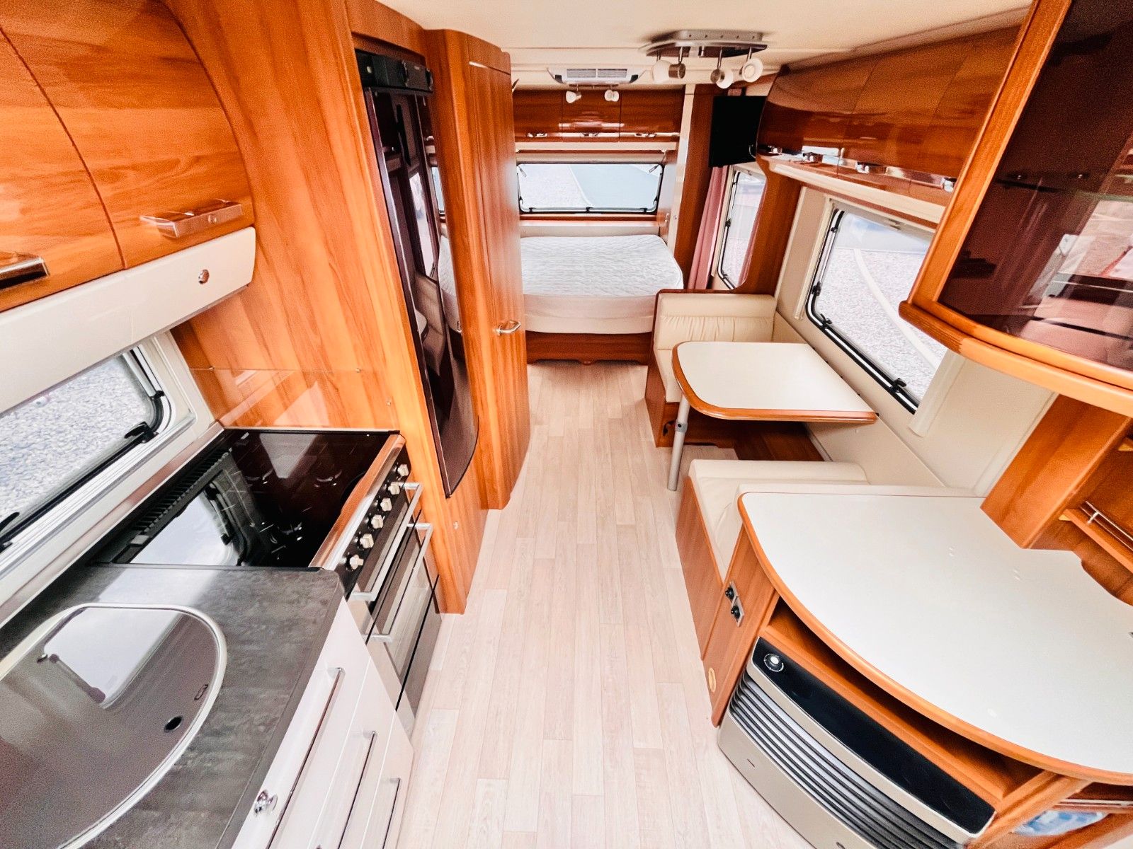 Fahrzeugabbildung Fendt DIAMOND 700 QUEENSBETT KLIMA MARKISE MOVER