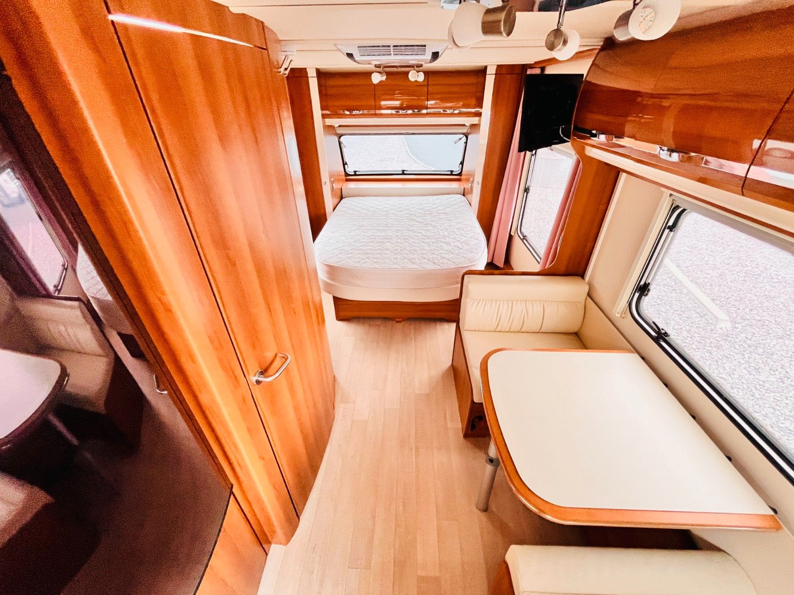 Fahrzeugabbildung Fendt DIAMOND 700 QUEENSBETT KLIMA MARKISE MOVER