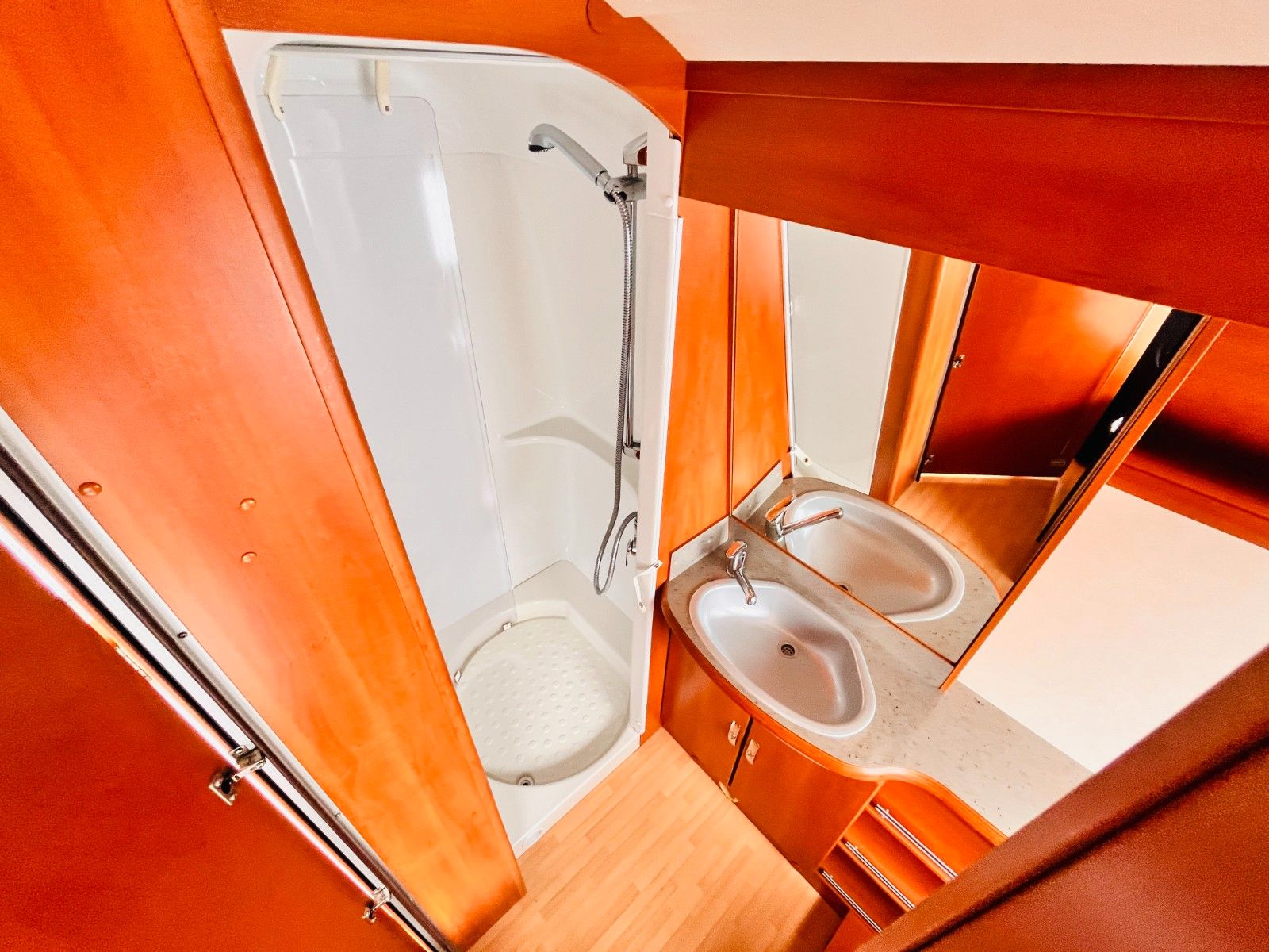 Fahrzeugabbildung Tabbert PUCCINI 560 UEB HECKBAD DUSCHE EINZELBETTEN