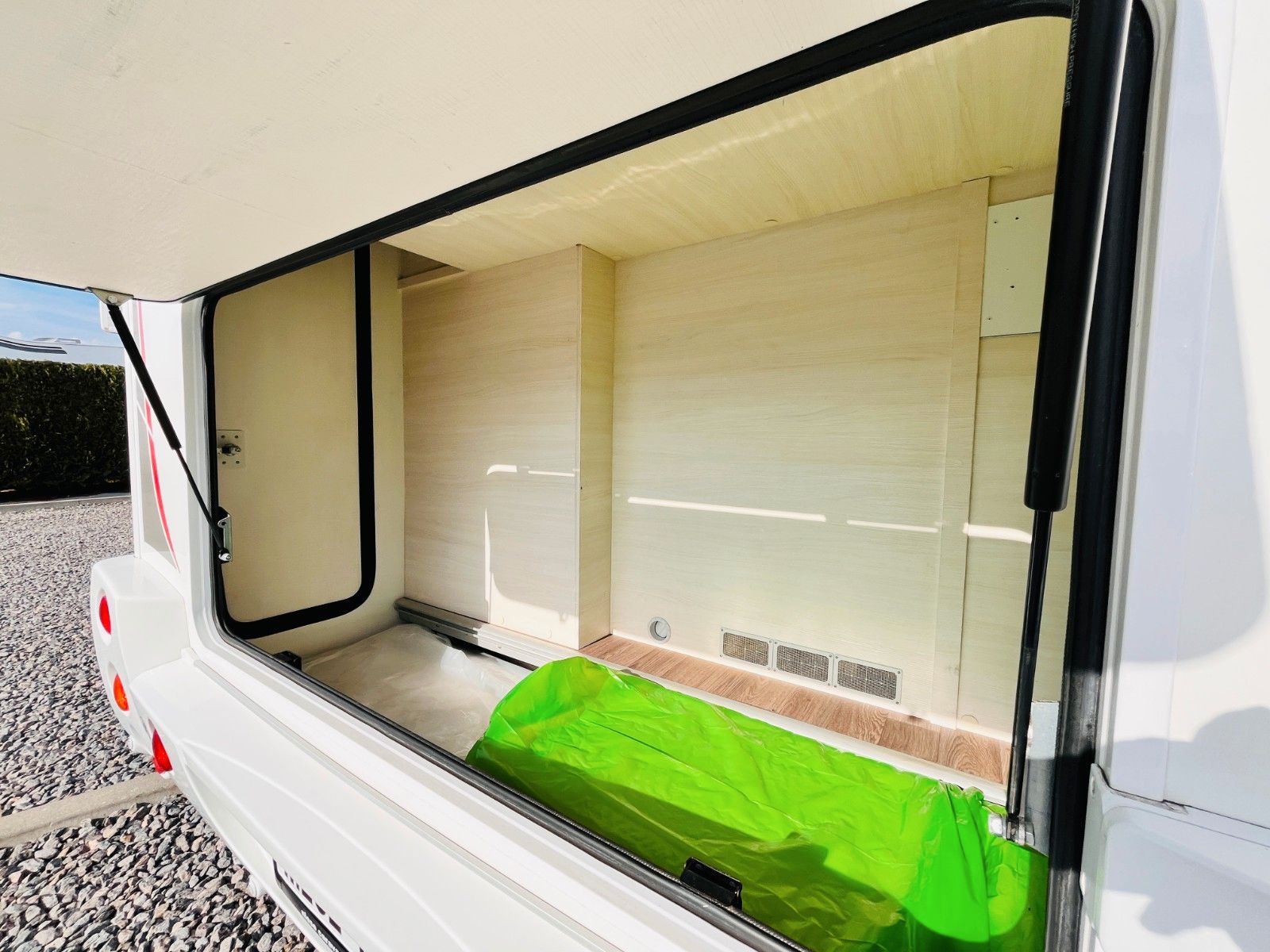 Fahrzeugabbildung Challenger MAGEO 290 HECKBAD GARAGE HUBBETT SOLAR
