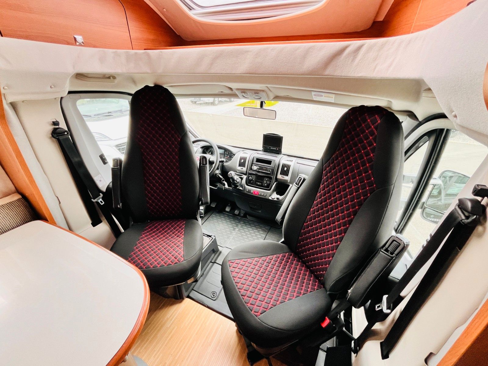 Fahrzeugabbildung LMC BREEZER H 733 G EINZELBETTEN HUBBET SAT TV