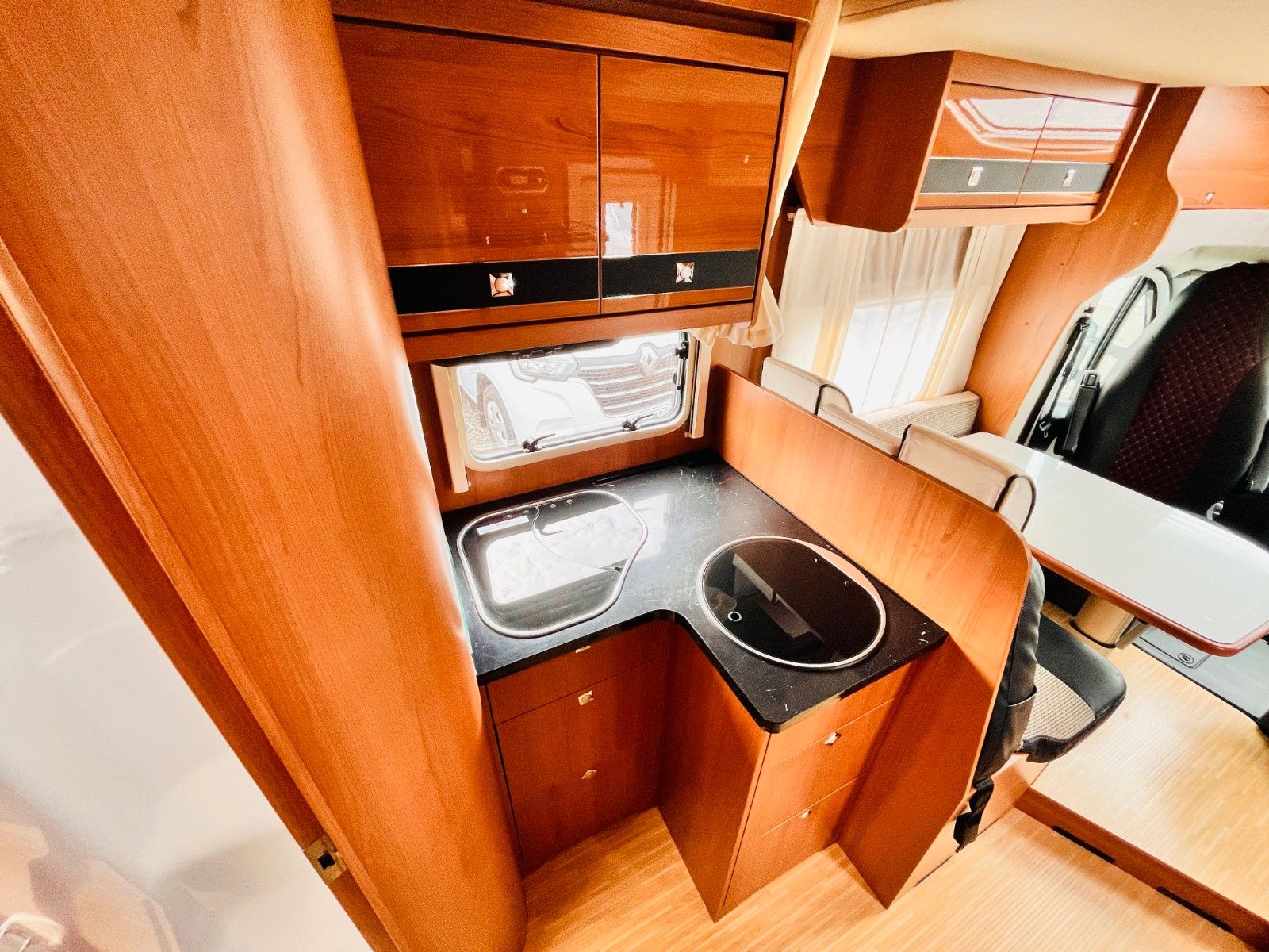 Fahrzeugabbildung LMC BREEZER H 733 G EINZELBETTEN HUBBET SAT TV