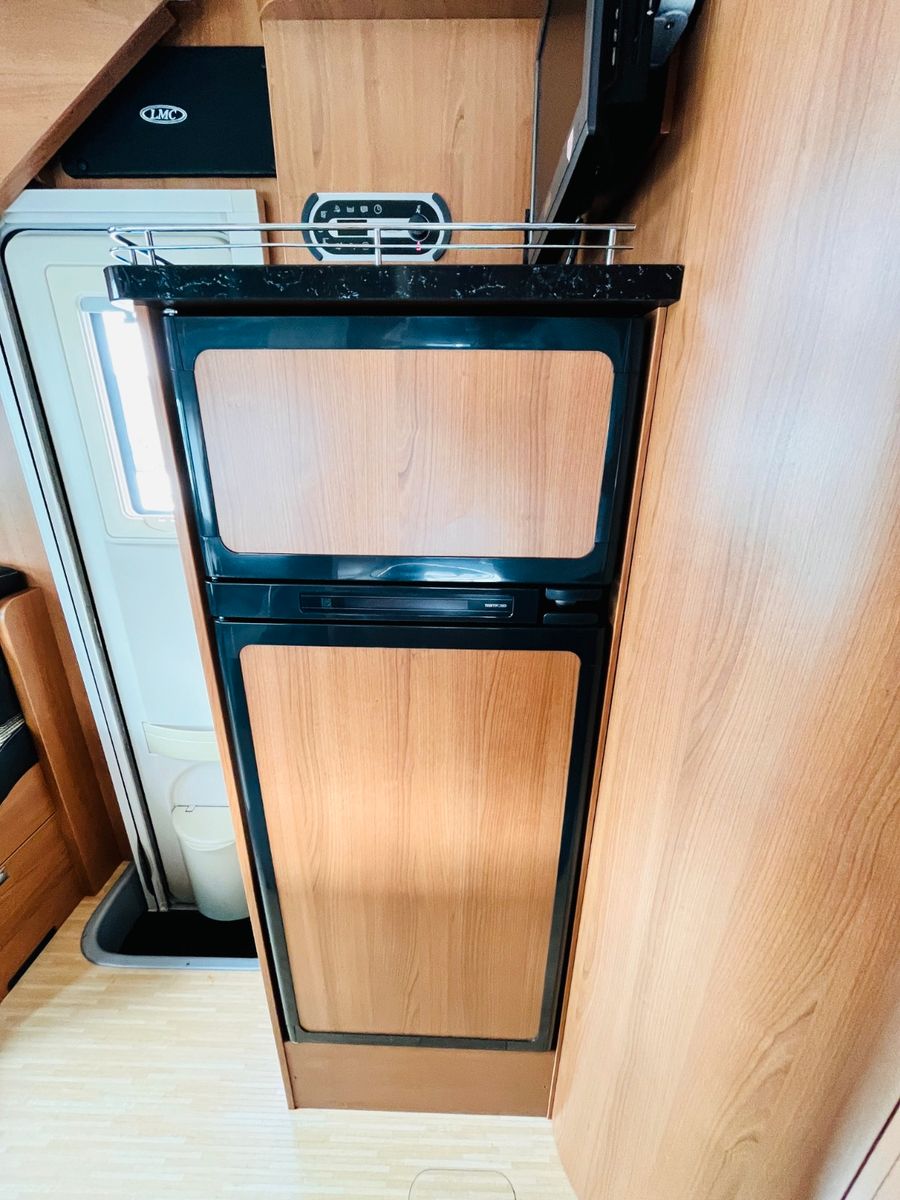 Fahrzeugabbildung LMC BREEZER H 733 G EINZELBETTEN HUBBET SAT TV