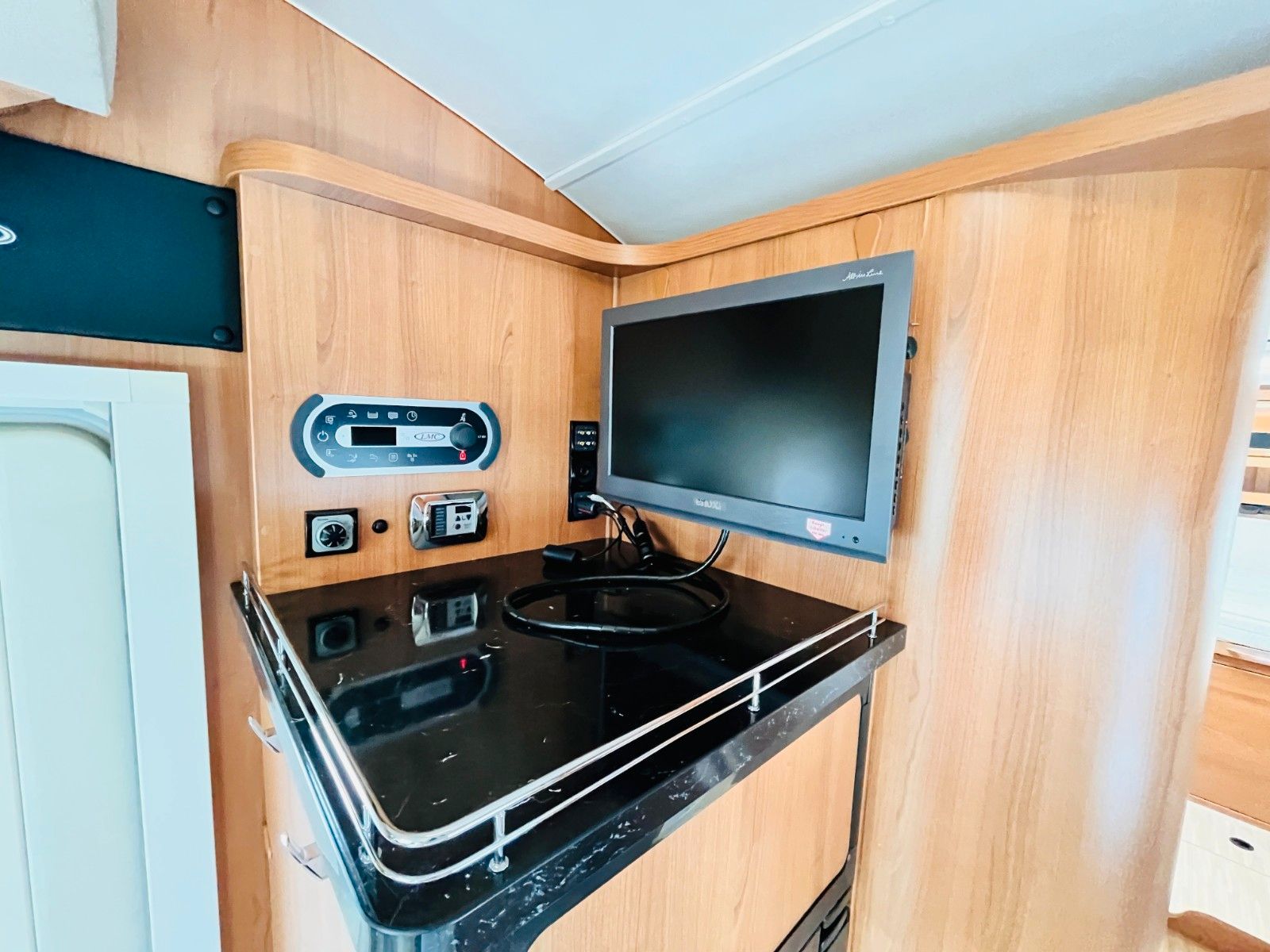 Fahrzeugabbildung LMC BREEZER H 733 G EINZELBETTEN HUBBET SAT TV