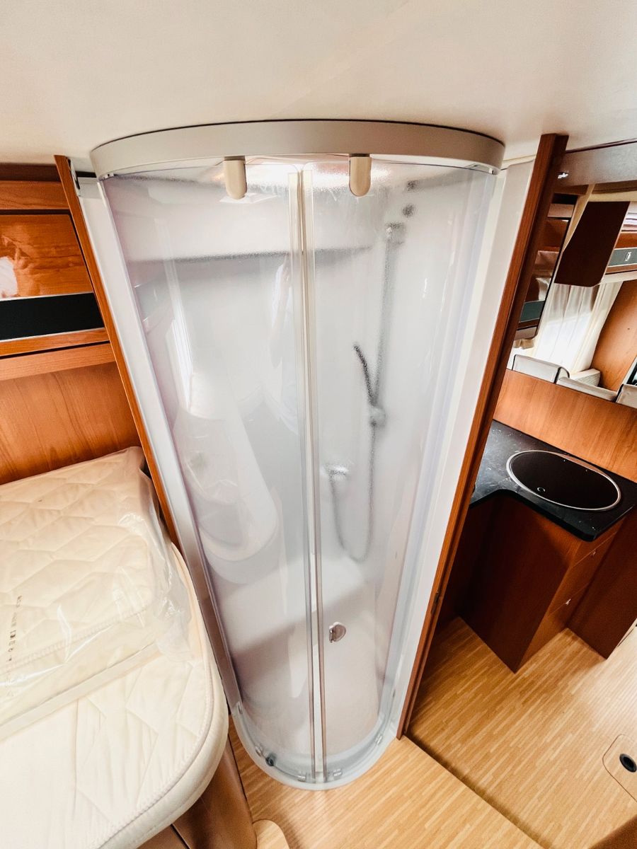Fahrzeugabbildung LMC BREEZER H 733 G EINZELBETTEN HUBBET SAT TV