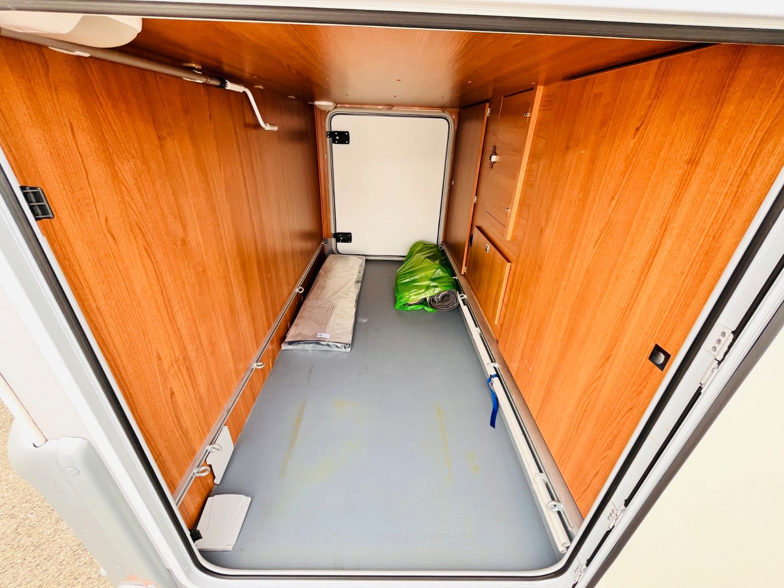 Fahrzeugabbildung LMC BREEZER H 733 G EINZELBETTEN HUBBET SAT TV