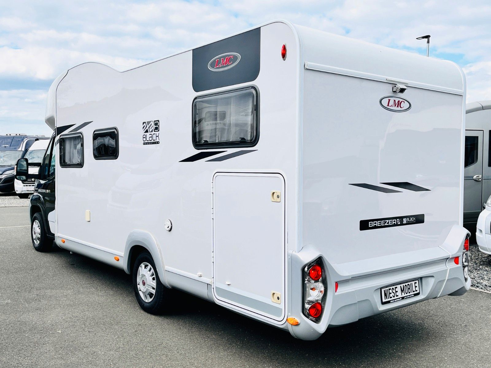 Fahrzeugabbildung LMC BREEZER H 733 G EINZELBETTEN HUBBET SAT TV