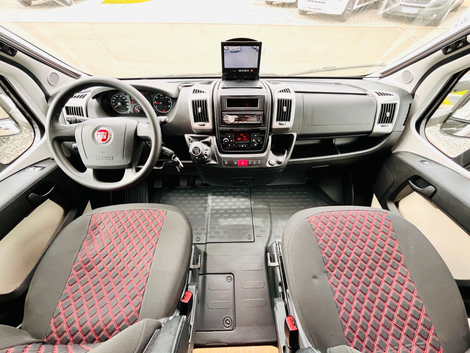 Fahrzeugabbildung LMC BREEZER H 733 G EINZELBETTEN HUBBET SAT TV