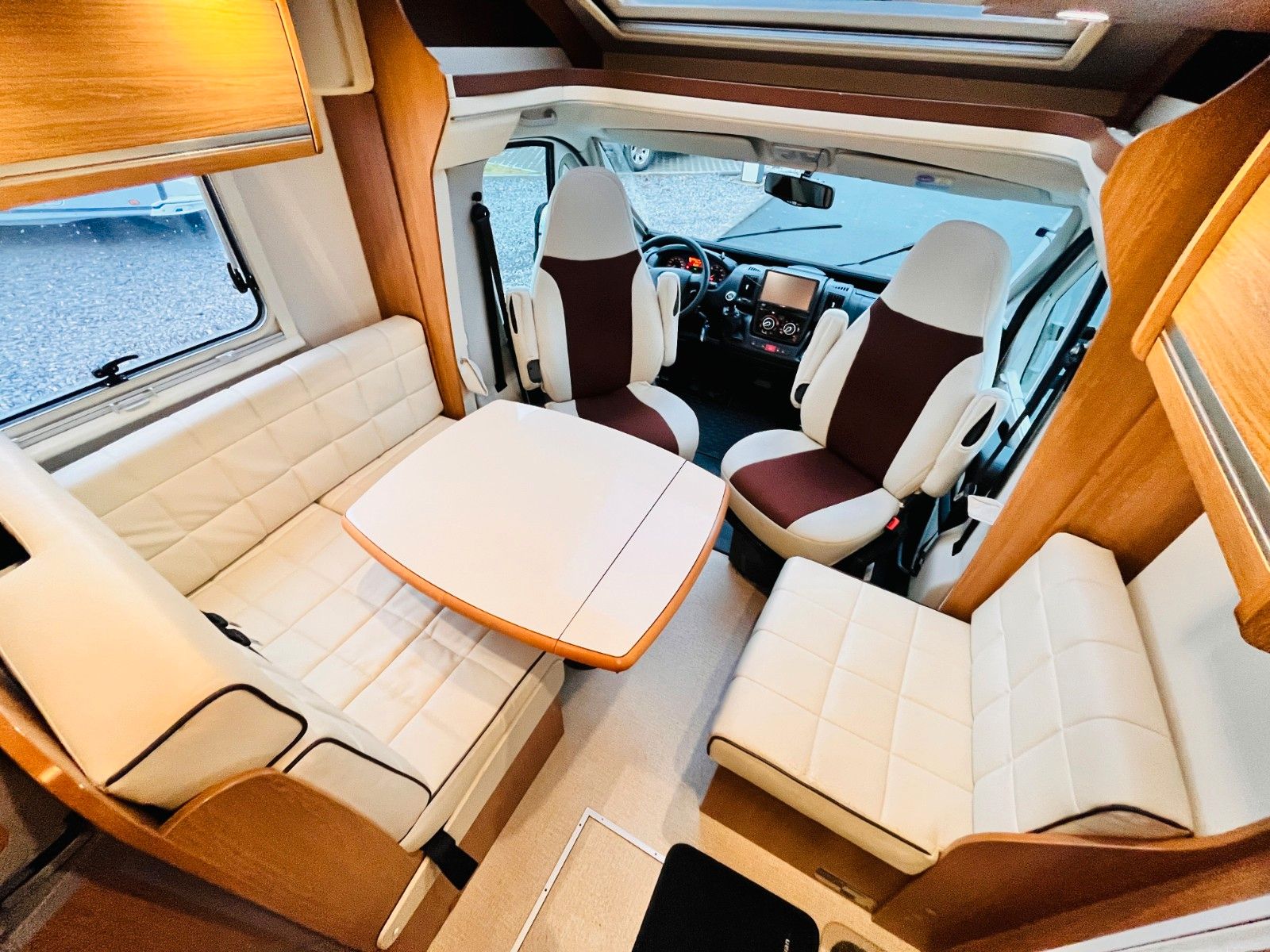 Fahrzeugabbildung Eura Mobil PROFILA 680 QB QUEENSBETT HUBBETT SOLAR
