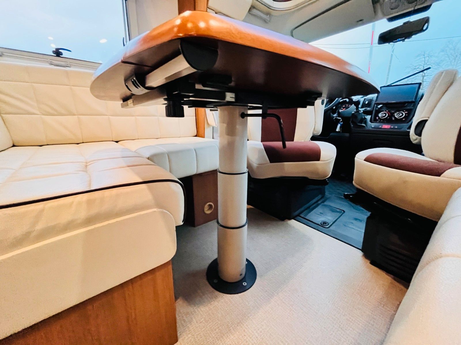 Fahrzeugabbildung Eura Mobil PROFILA 680 QB QUEENSBETT HUBBETT SOLAR