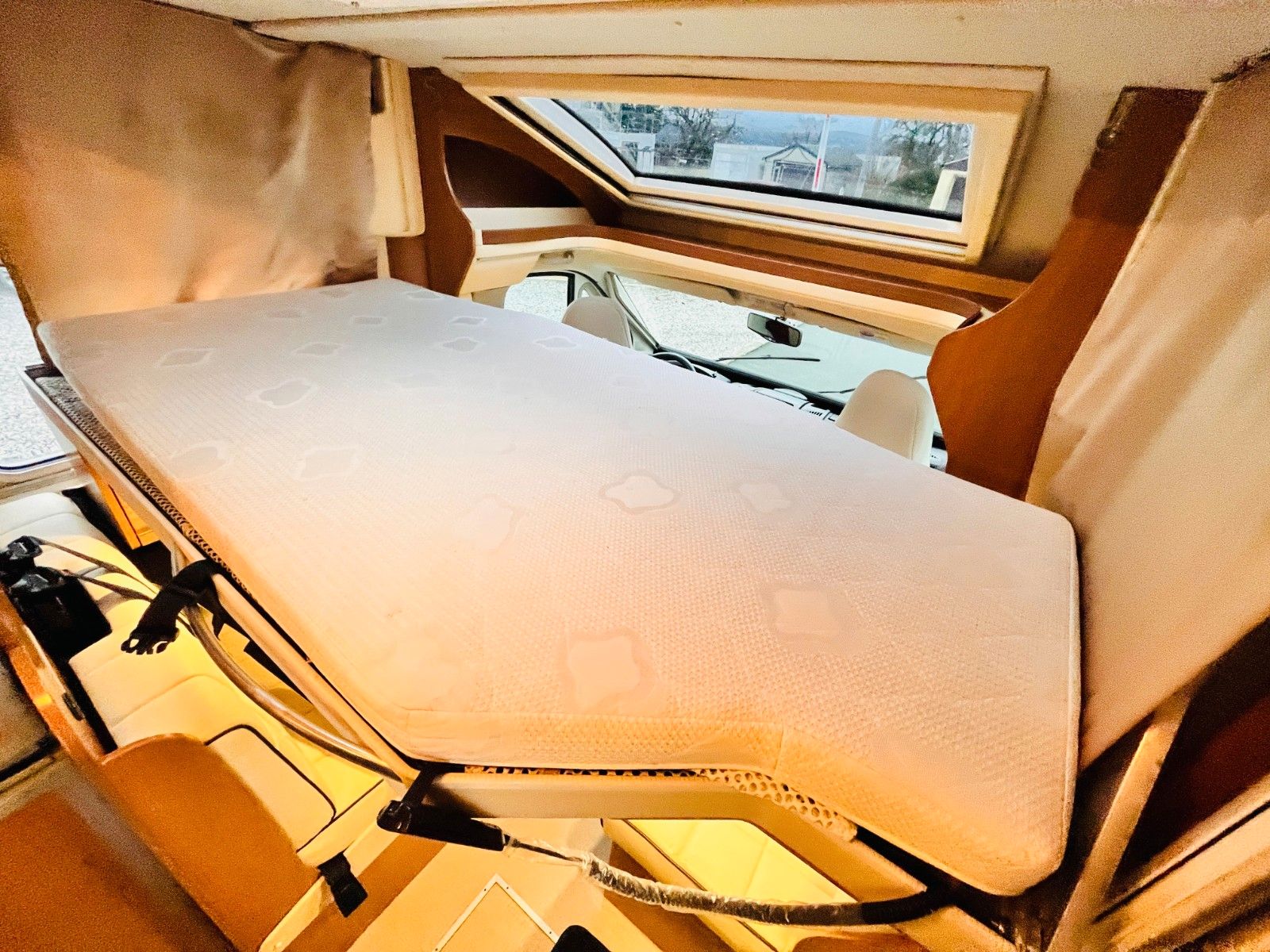 Fahrzeugabbildung Eura Mobil PROFILA 680 QB QUEENSBETT HUBBETT SOLAR