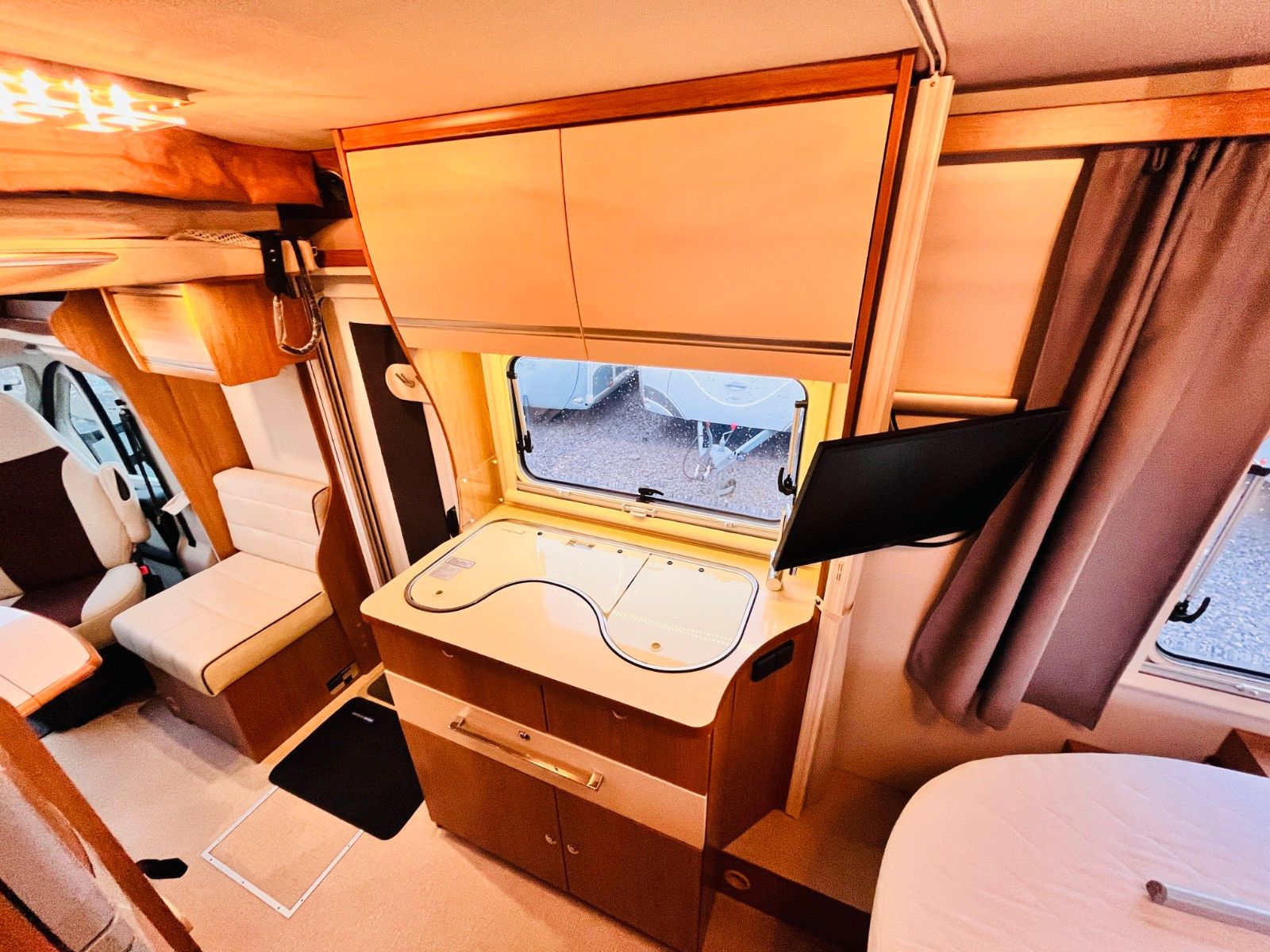 Fahrzeugabbildung Eura Mobil PROFILA 680 QB QUEENSBETT HUBBETT SOLAR