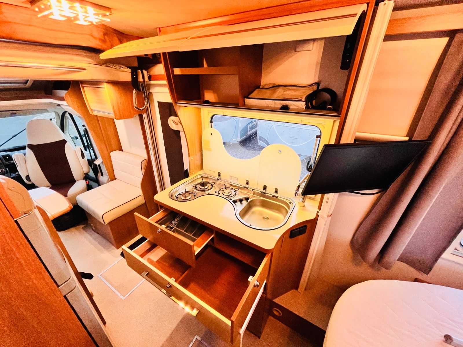 Fahrzeugabbildung Eura Mobil PROFILA 680 QB QUEENSBETT HUBBETT SOLAR