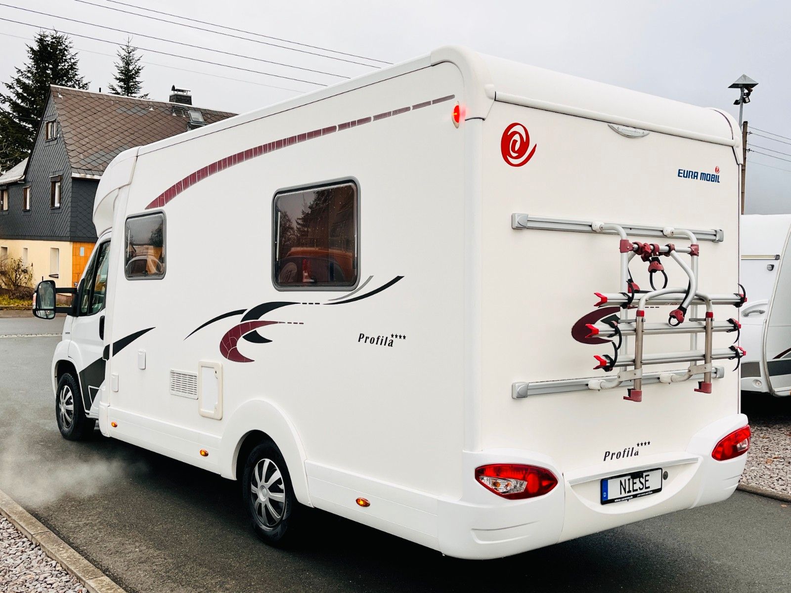 Fahrzeugabbildung Eura Mobil PROFILA 680 QB QUEENSBETT HUBBETT SOLAR