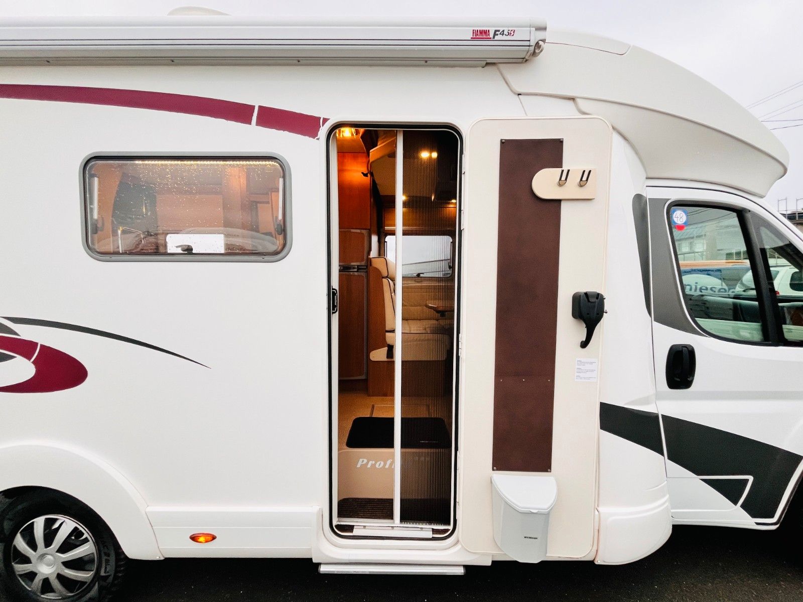 Fahrzeugabbildung Eura Mobil PROFILA 680 QB QUEENSBETT HUBBETT SOLAR