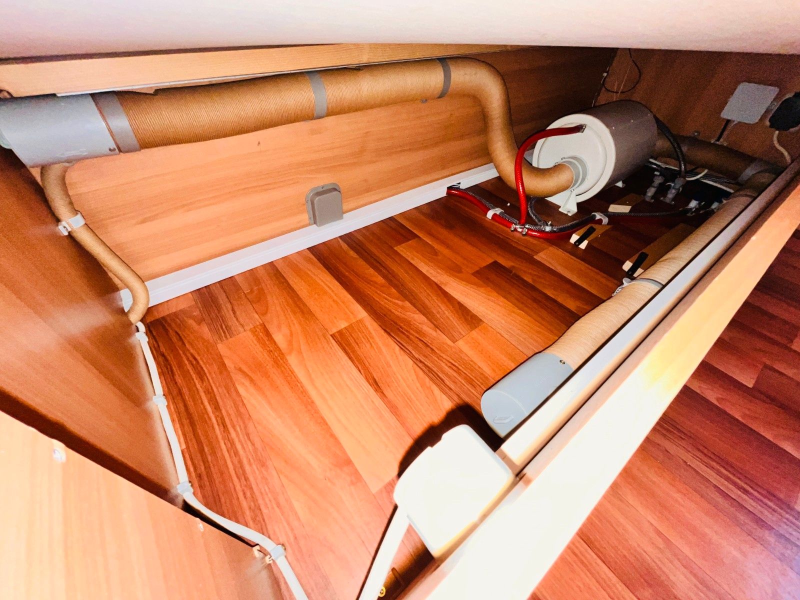 Fahrzeugabbildung HYMER / ERIBA / HYMERCAR SPORTING 440 A QUERBETT FAHRRADTRÄGER