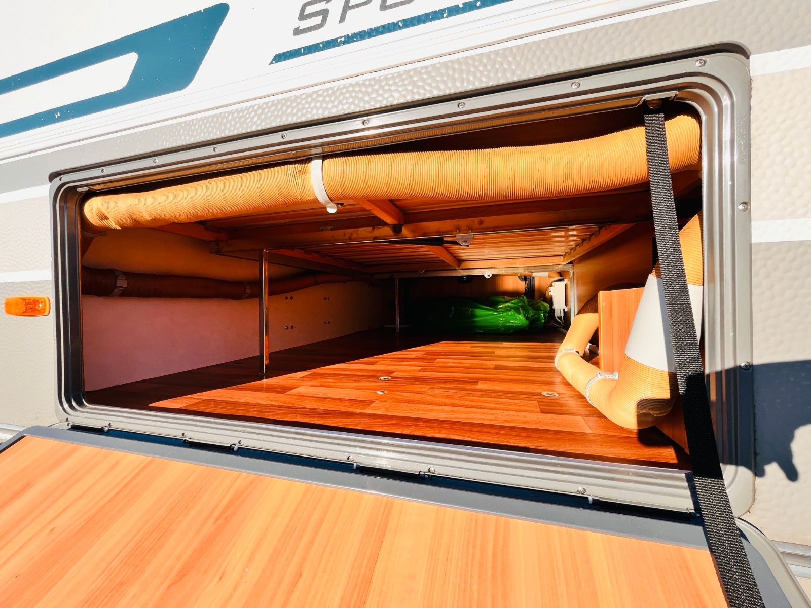 Fahrzeugabbildung HYMER / ERIBA / HYMERCAR SPORTING 440 A QUERBETT FAHRRADTRÄGER