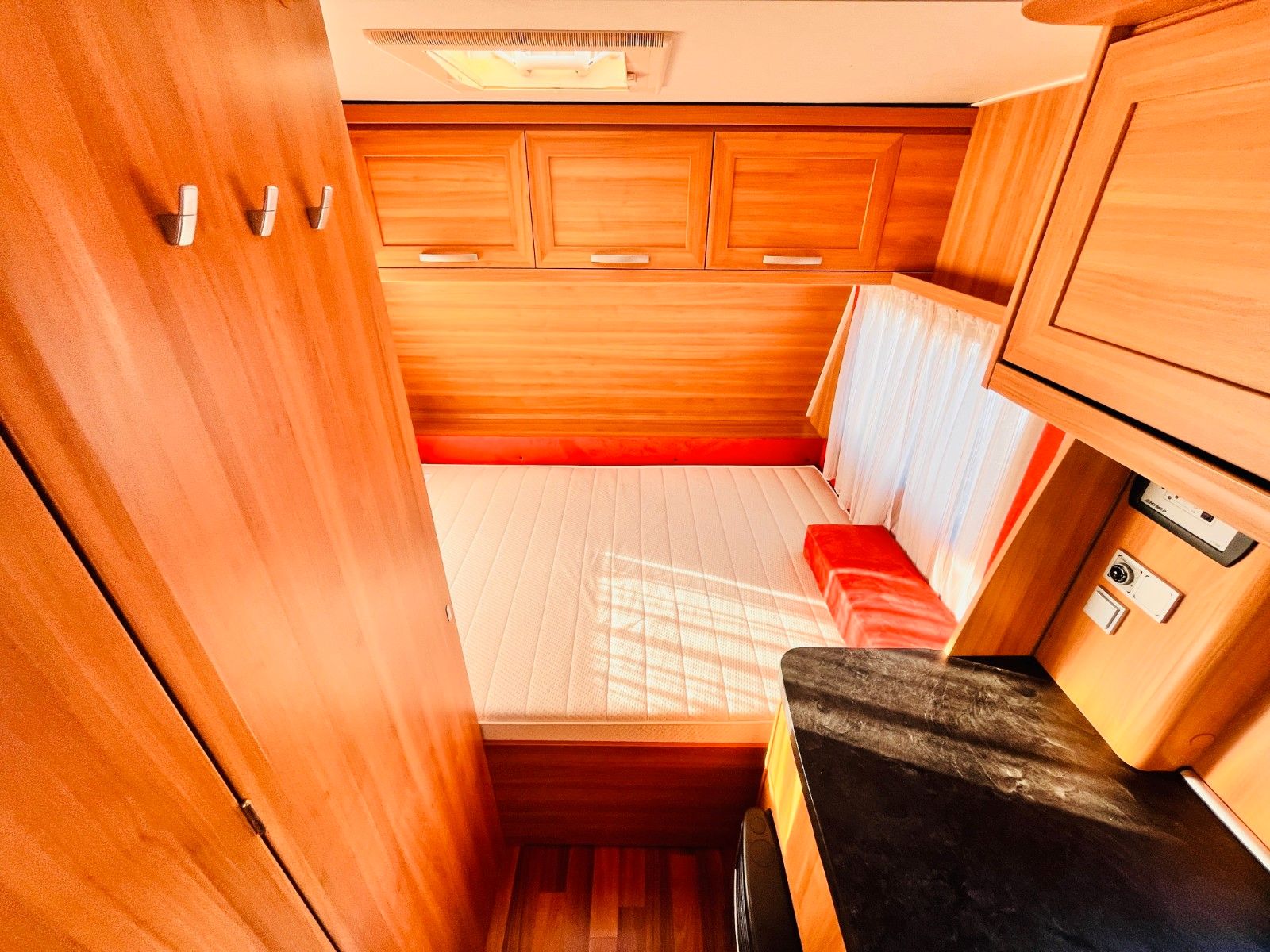 Fahrzeugabbildung HYMER / ERIBA / HYMERCAR SPORTING 440 A QUERBETT FAHRRADTRÄGER
