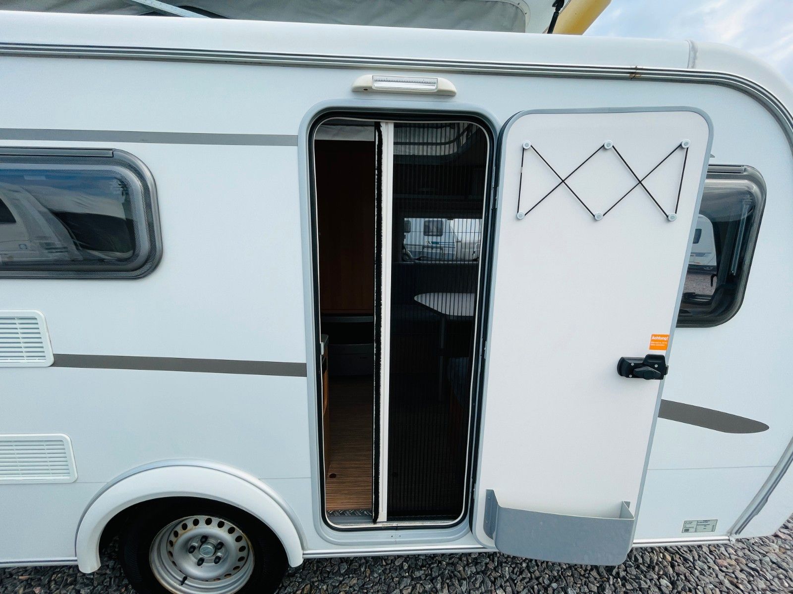 Fahrzeugabbildung HYMER / ERIBA / HYMERCAR FEELING 425 QUERBETT AUFSTELLDACH